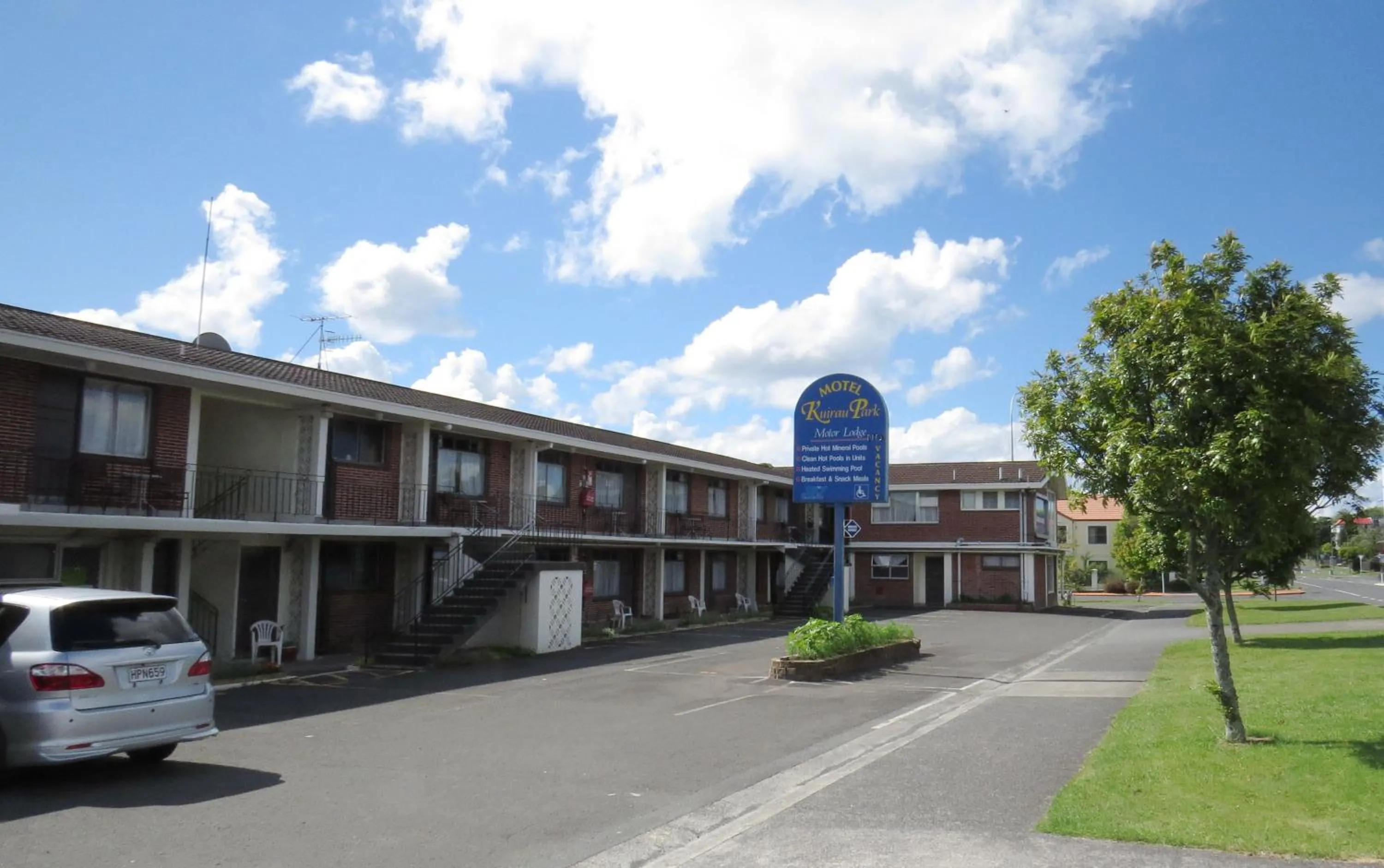 Facade/entrance in Kuirau Park Motor Lodge- Thermal Mineral pool