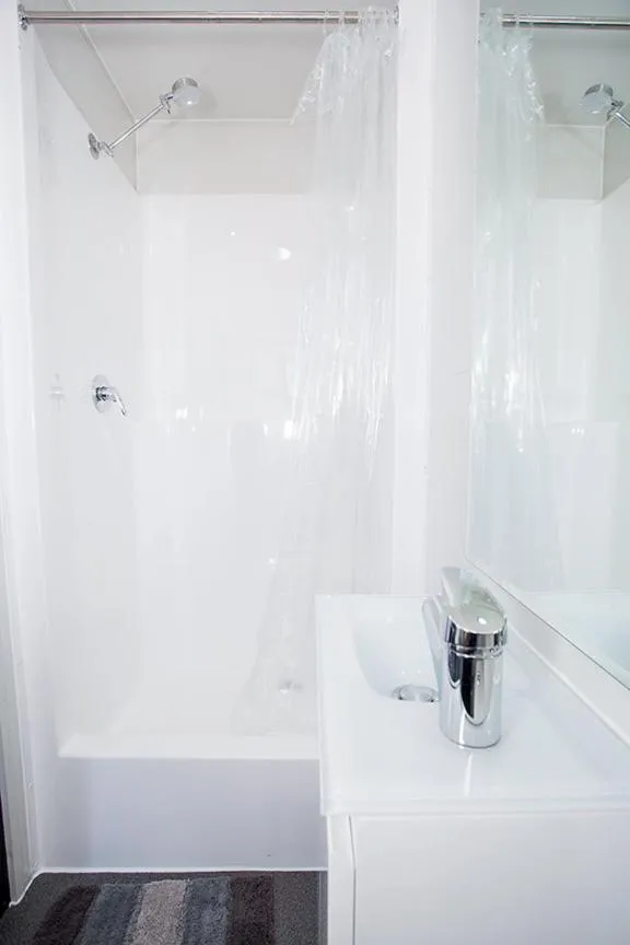 Shower in Mycow Accommodation Mackay