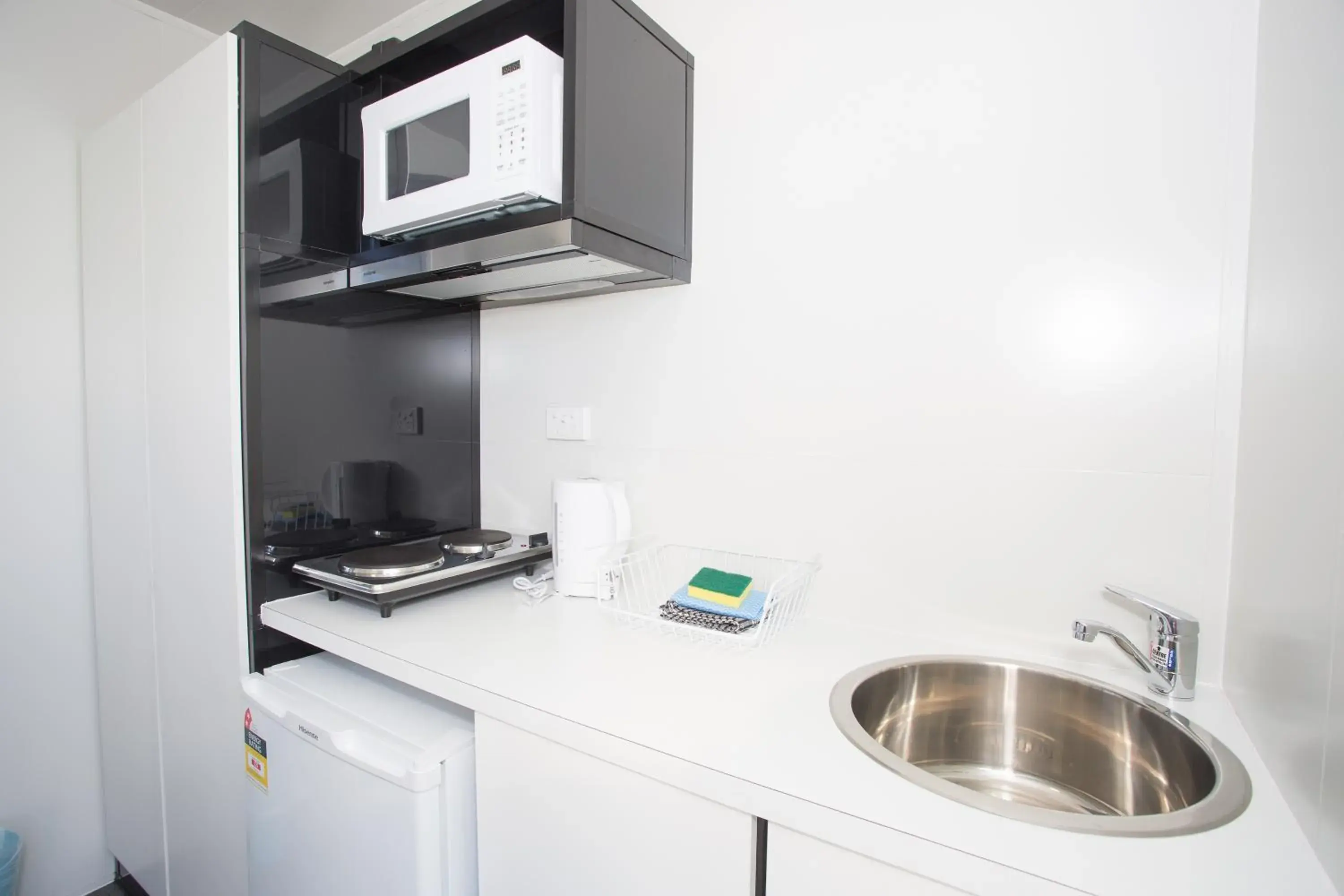 Single Room with Shared Bathroom in Mycow Accommodation Mackay Single Room with Shared Bathroom in Mycow Accommodation Mackay