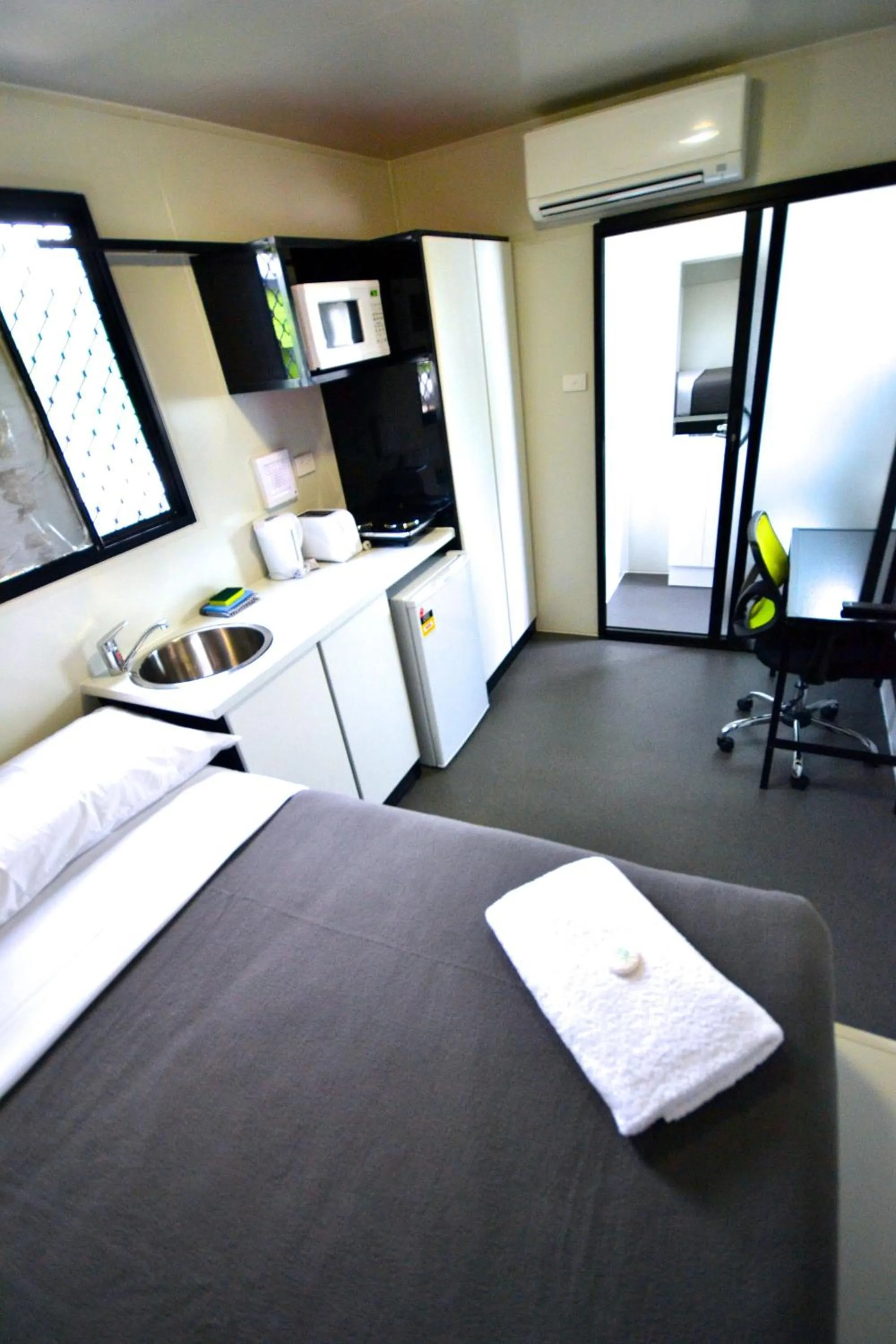 Photo of the whole room, Bed in Mycow Accommodation Mackay