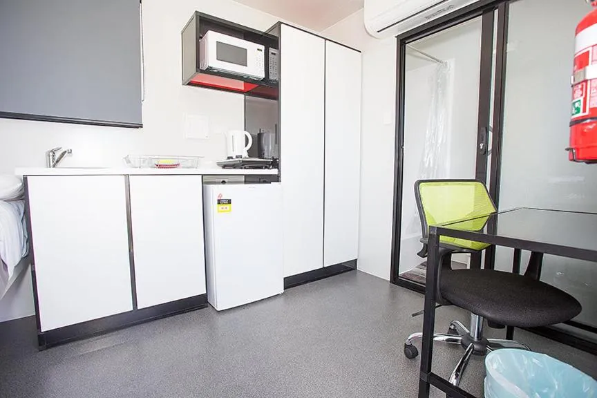 Kitchen or kitchenette in Mycow Accommodation Mackay