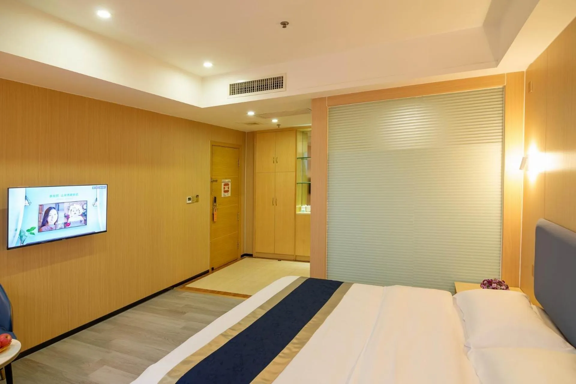 Bed in Green Island Holiday Hotel