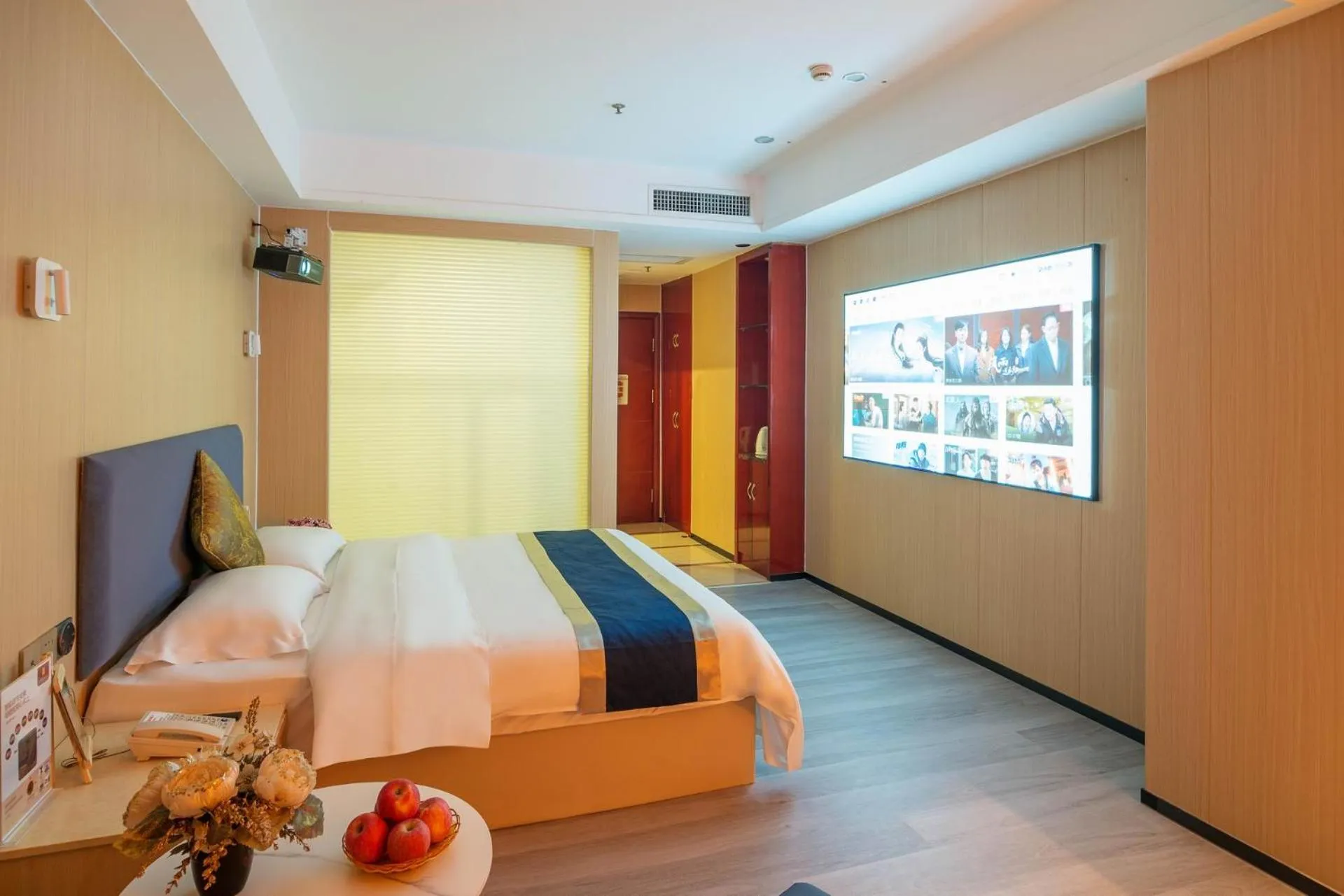 Bed in Green Island Holiday Hotel