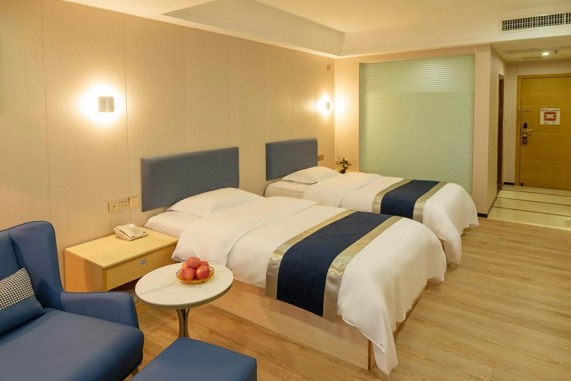 Bed in Green Island Holiday Hotel