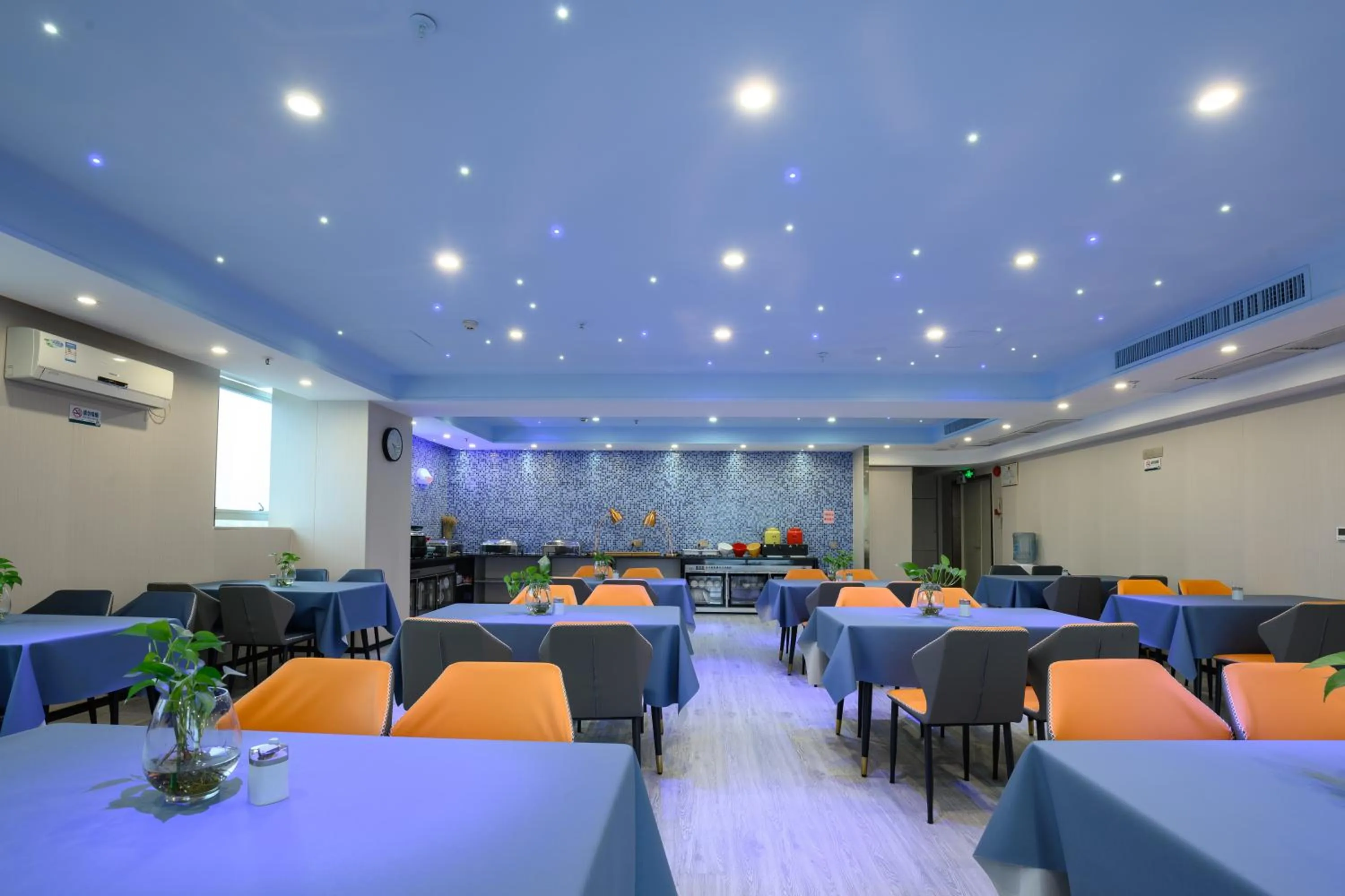 Restaurant/places to eat in Green Island Holiday Hotel