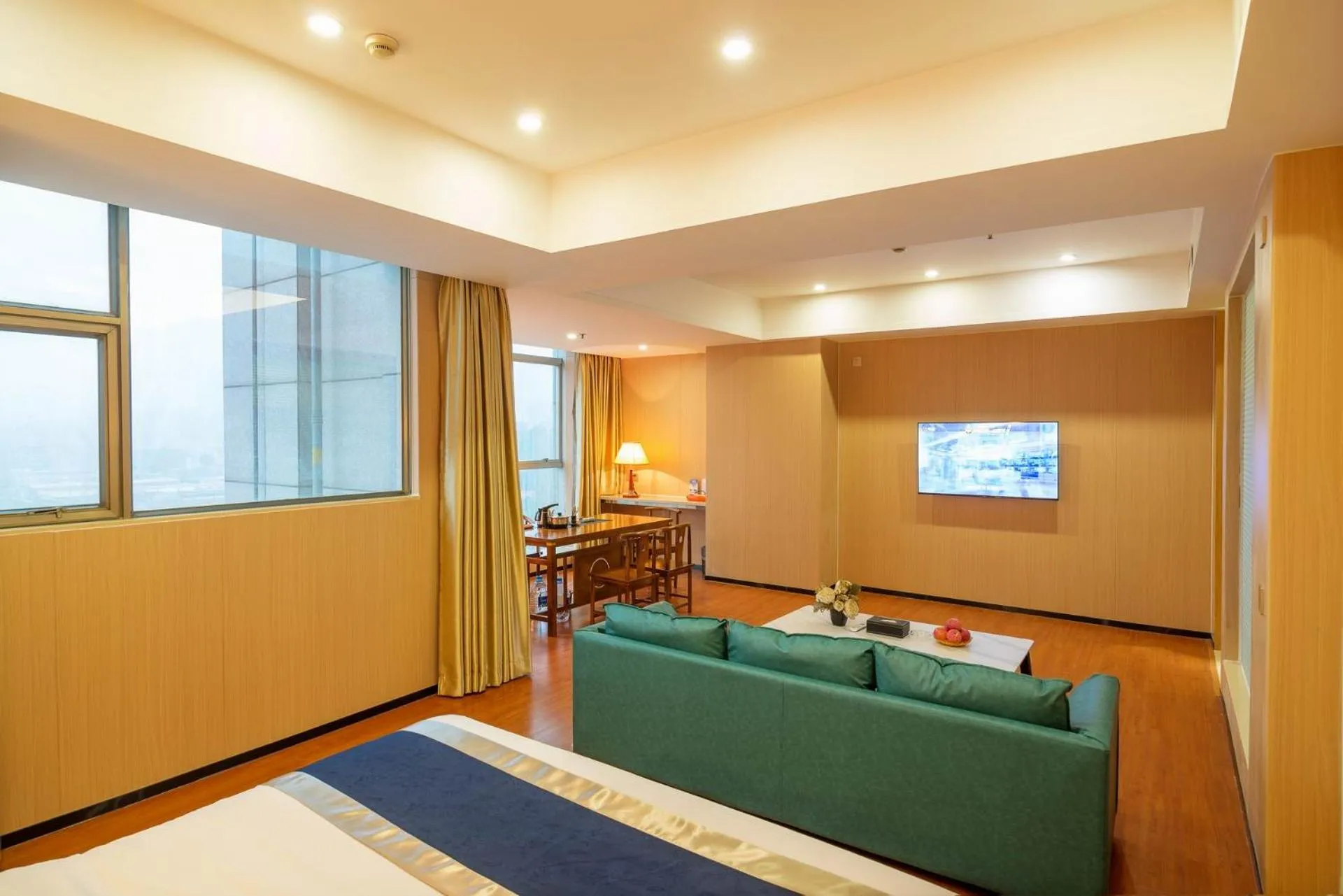 Bed in Green Island Holiday Hotel