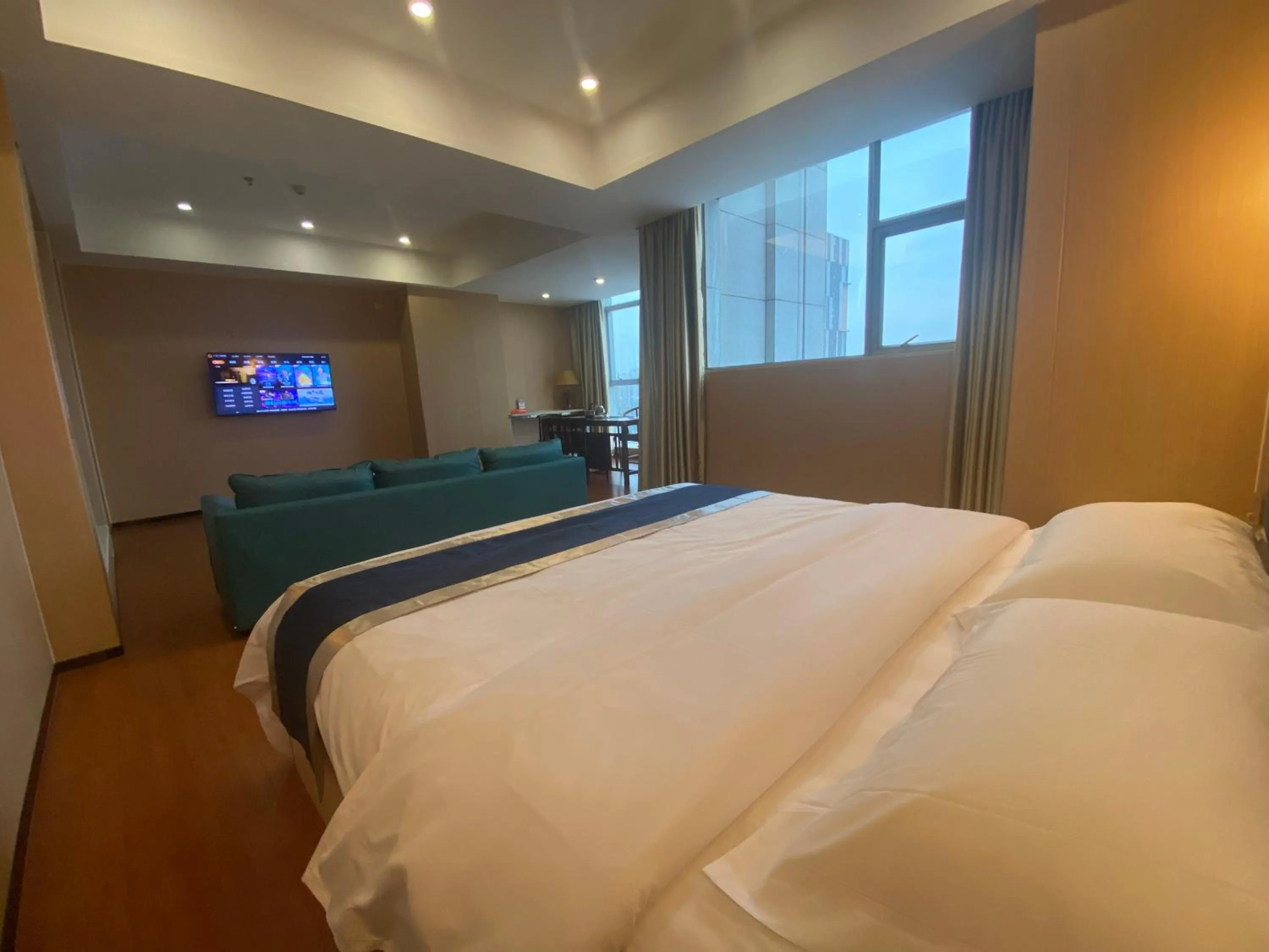 Bed in Green Island Holiday Hotel