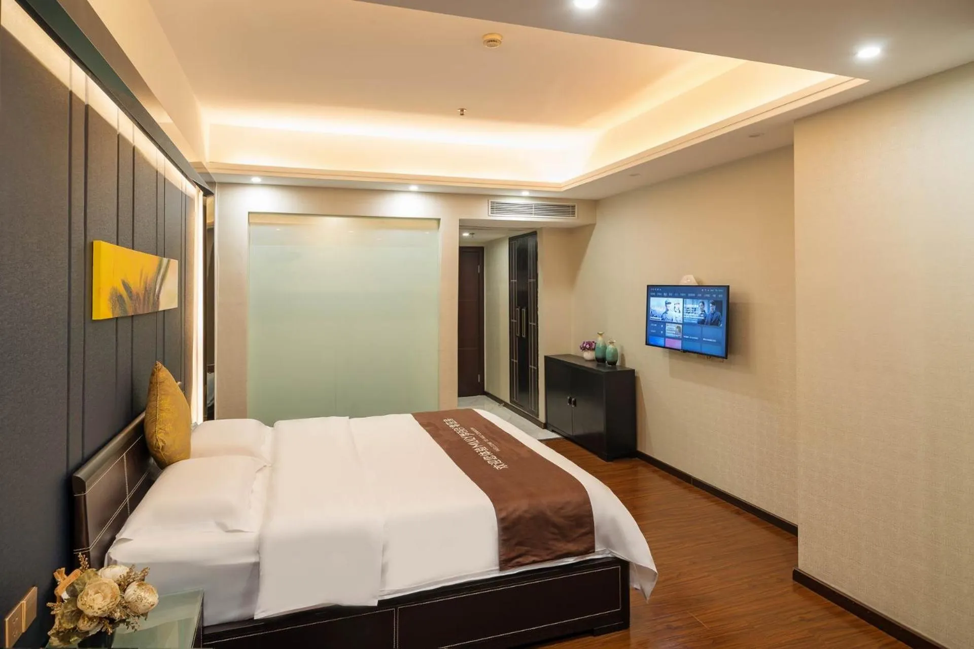 Bed in Green Island Holiday Hotel