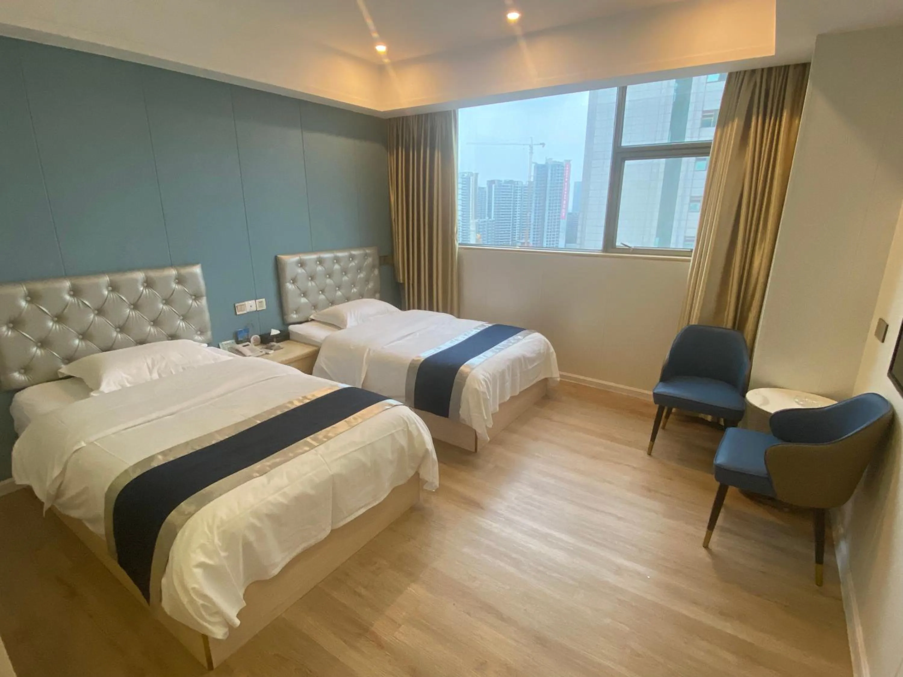 Photo of the whole room, Bed in Green Island Holiday Hotel