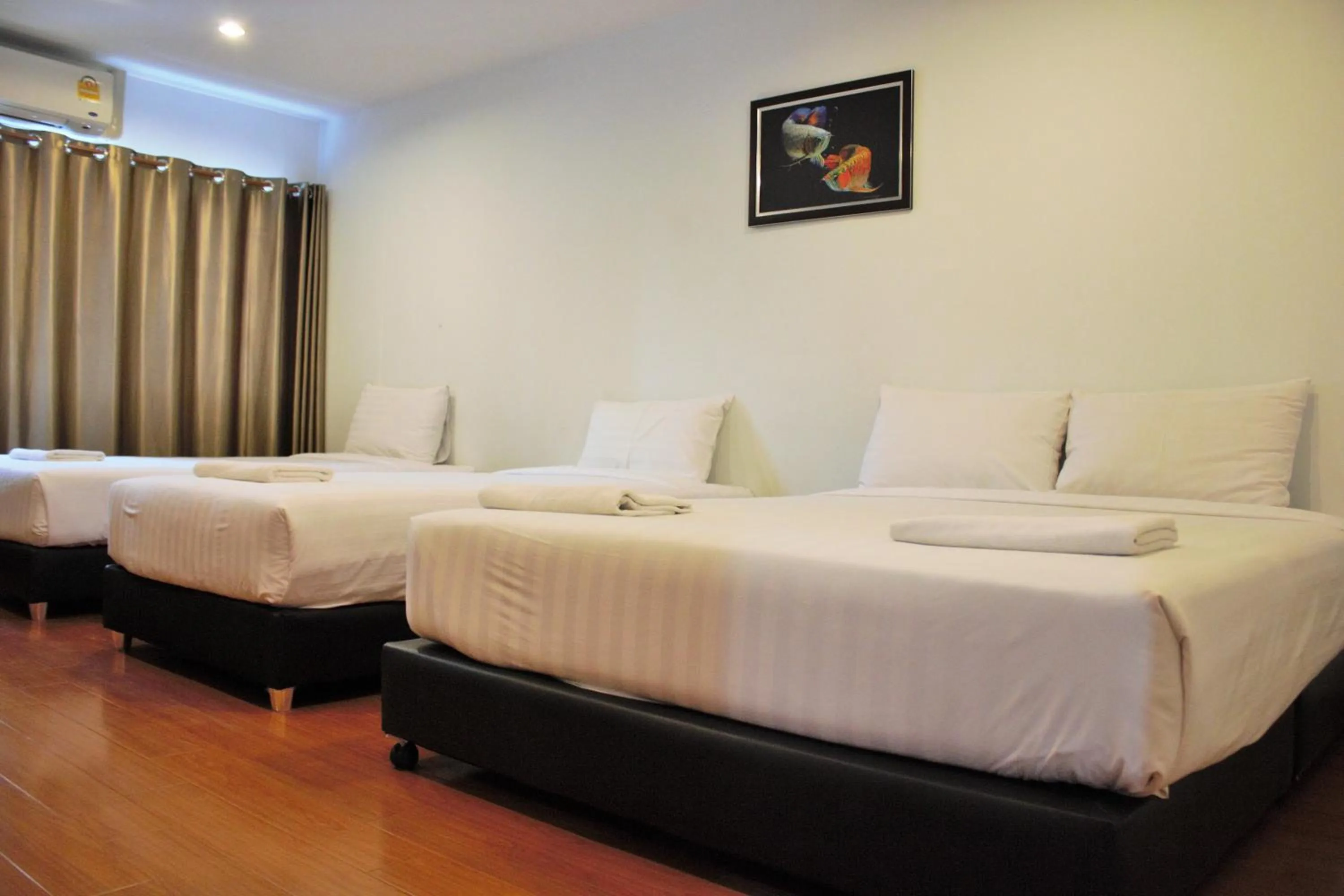 Photo of the whole room, Bed in Double DD House at MRT Sutthisarn