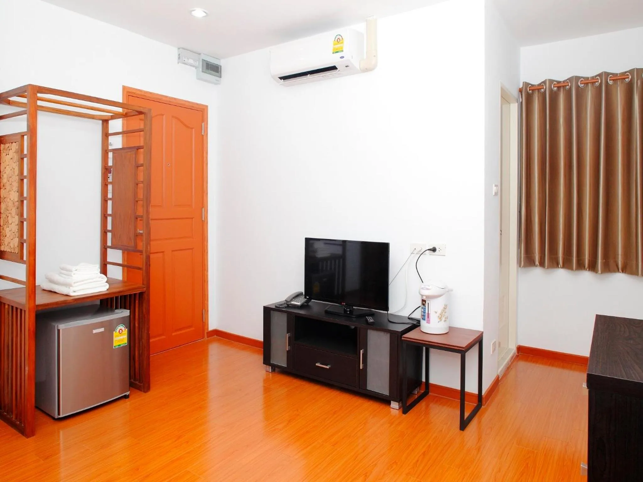 TV and multimedia in Double DD House at MRT Sutthisarn