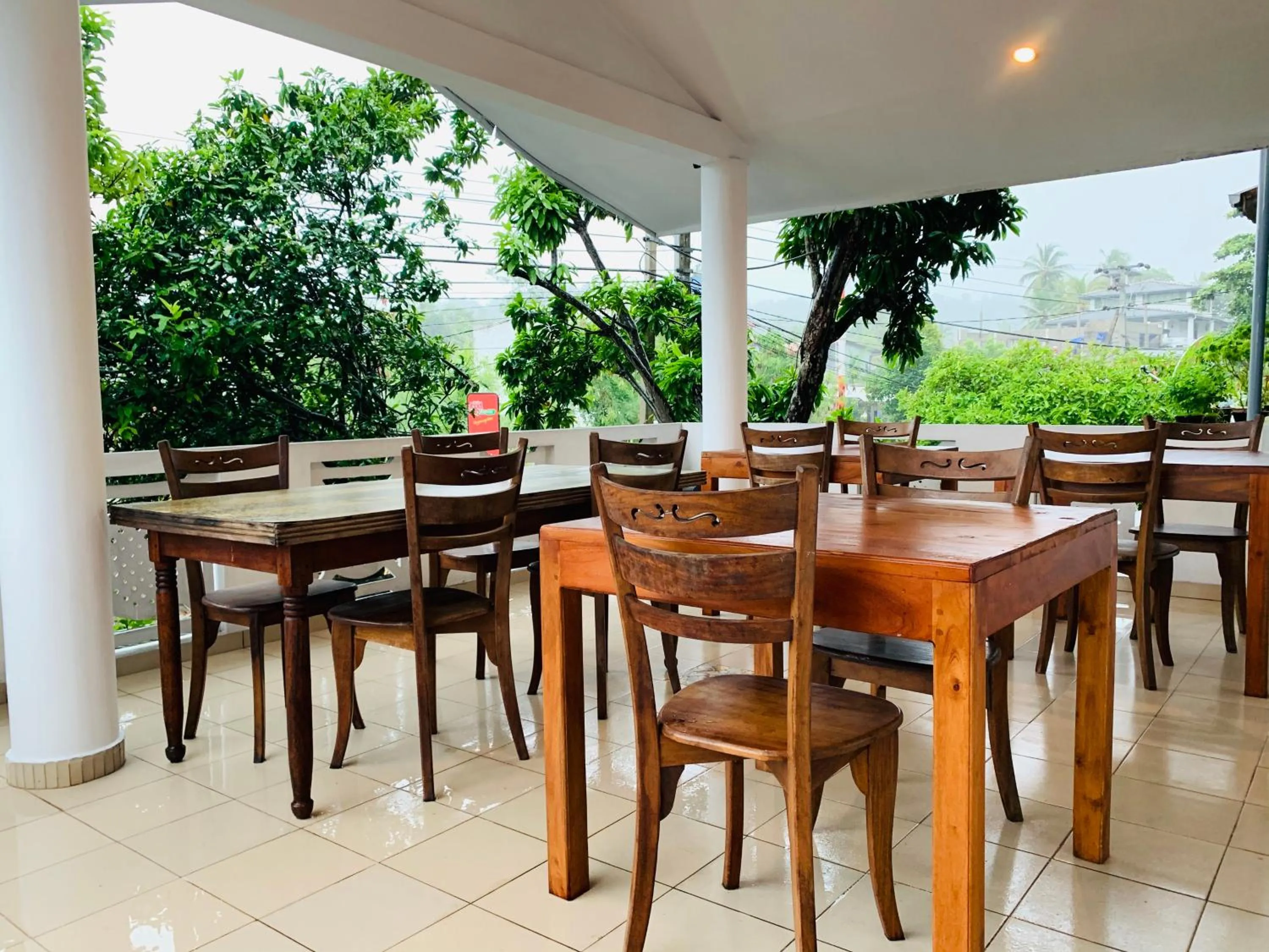 Restaurant/places to eat in Sam's Guest House