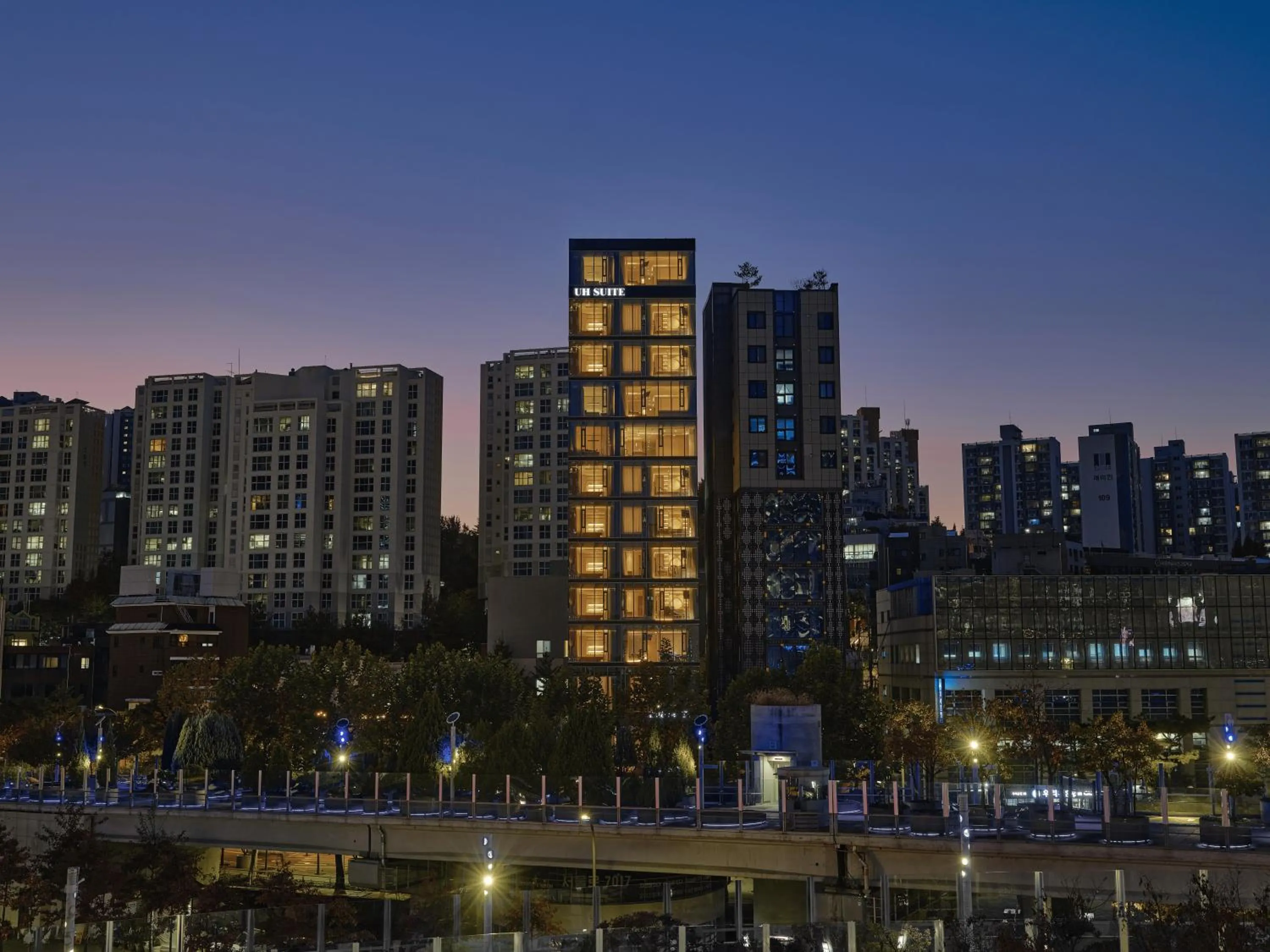 Property building in UH Suite The Seoul