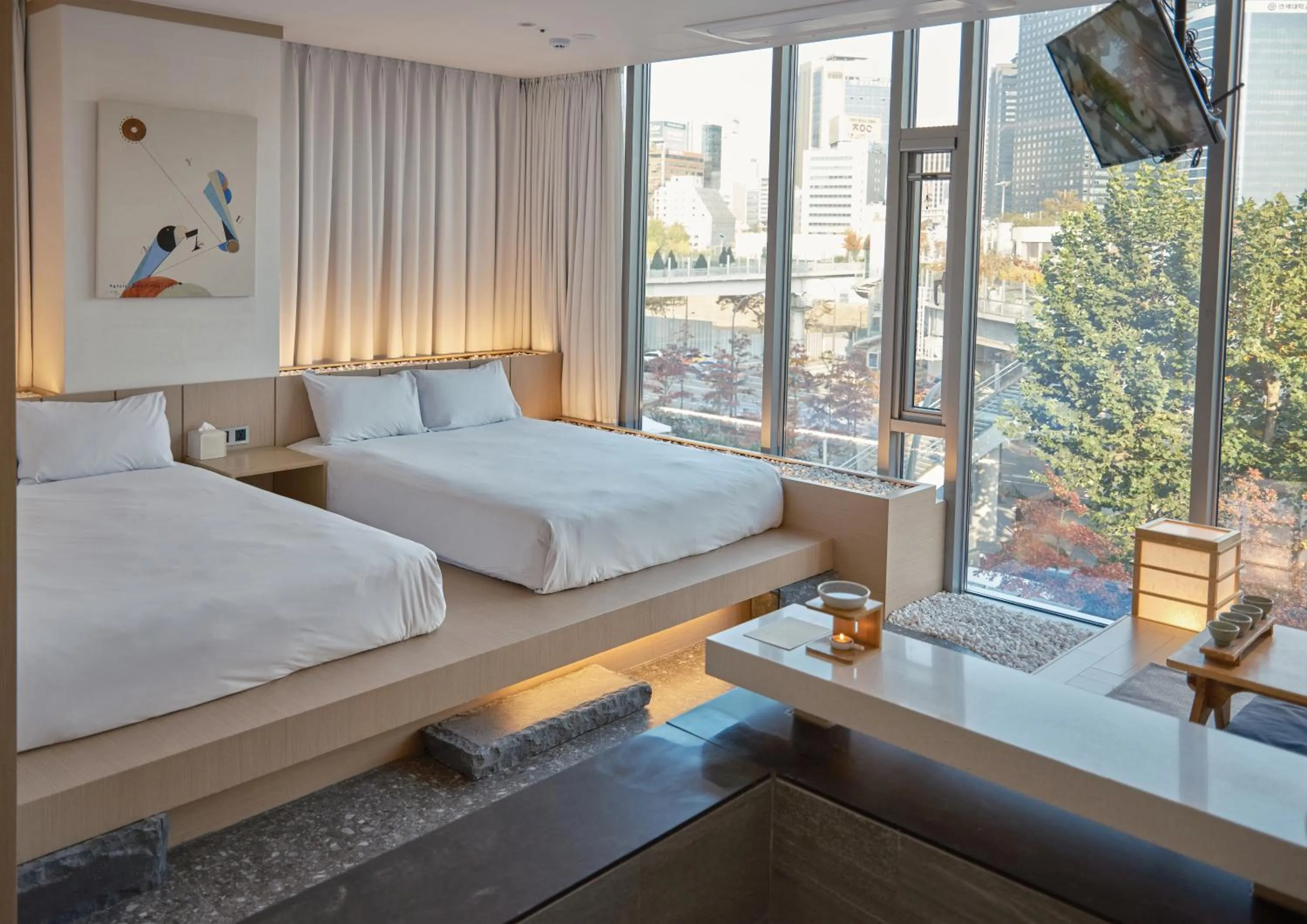 Bed in UH Suite The Seoul