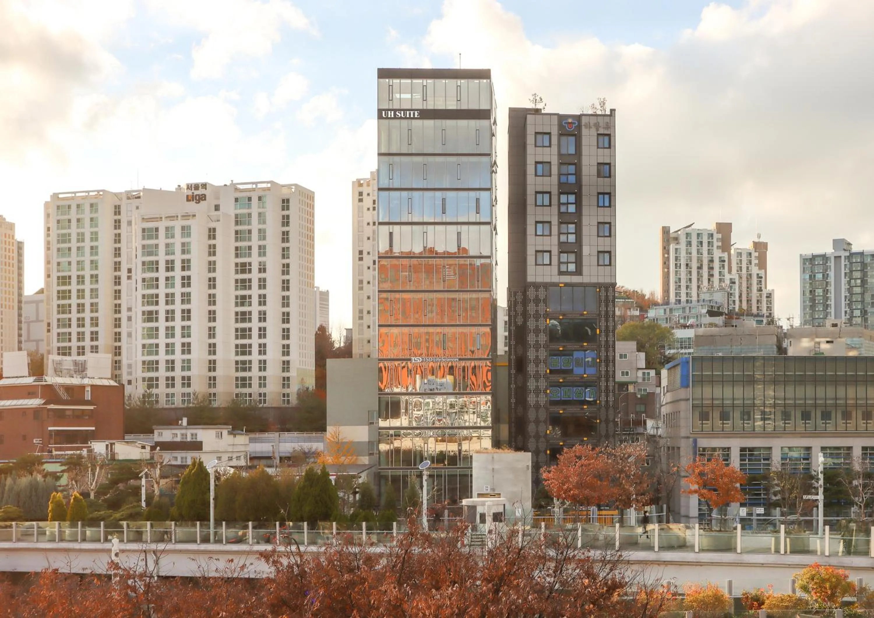 Property building in UH Suite The Seoul