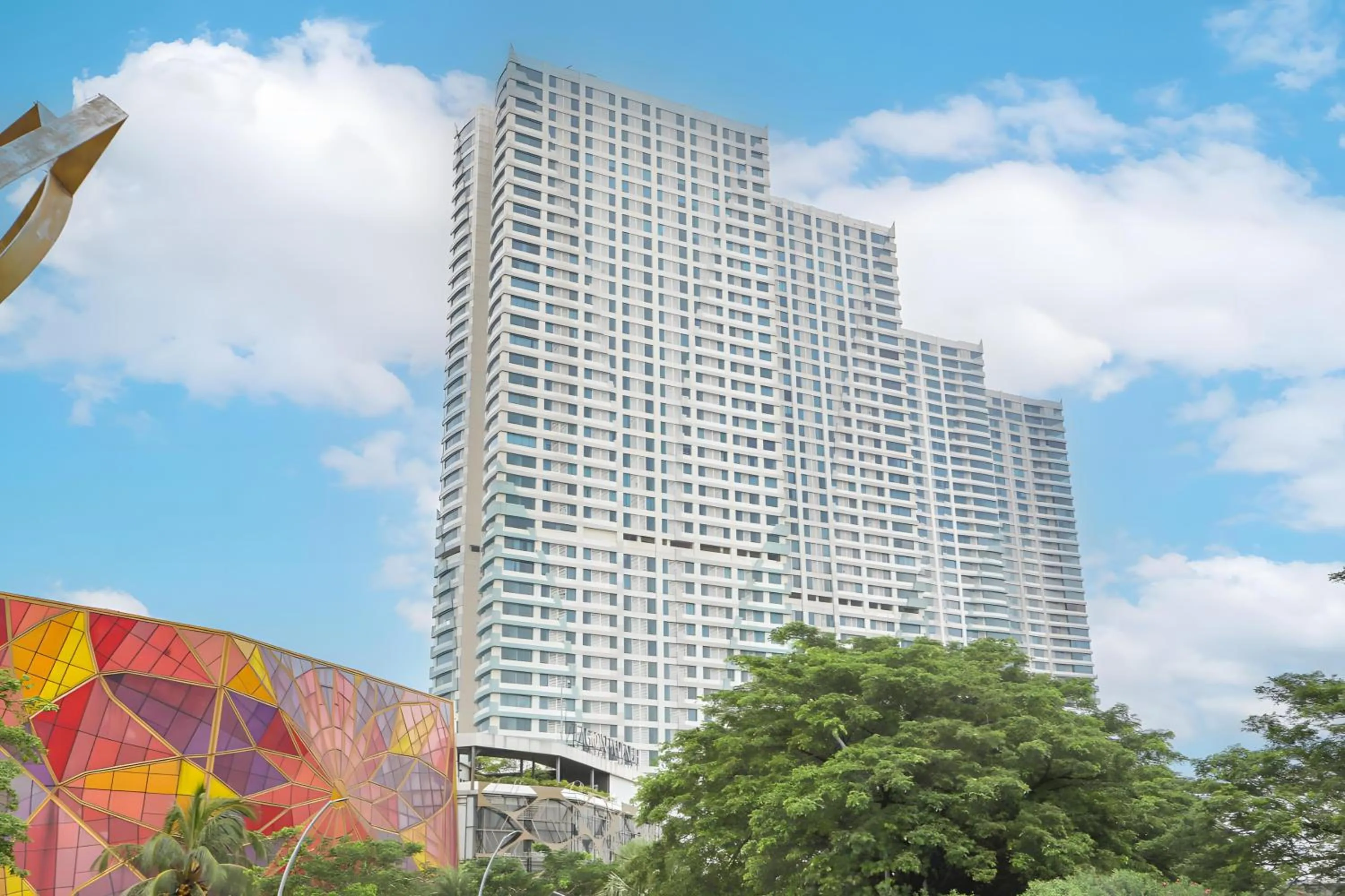 Facade/entrance in Collection O Fortune 88 Kamala Lagoon Reception at Indomaret and White Forest