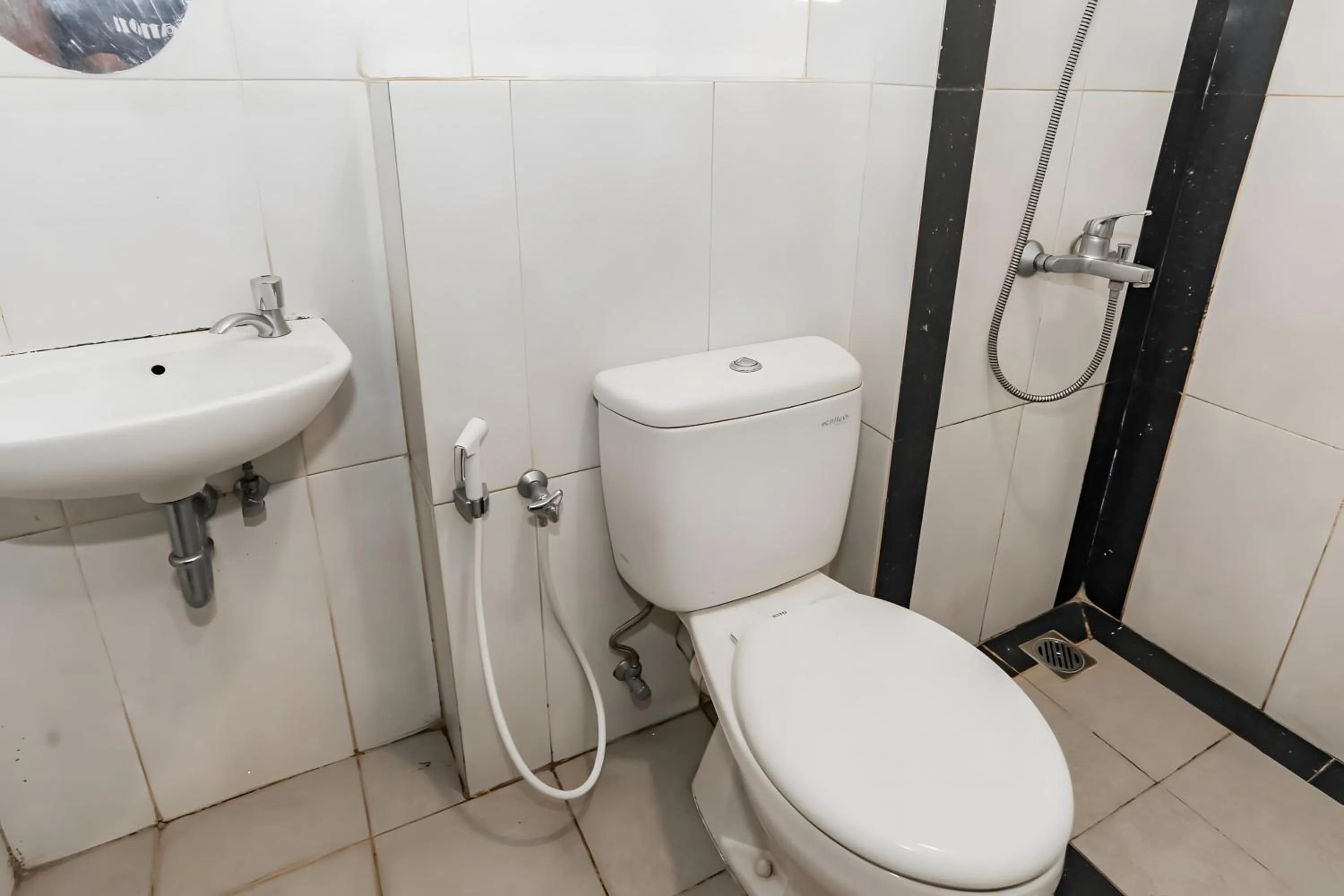 Bathroom in Collection O Fortune 88 Kamala Lagoon Reception at Indomaret and White Forest