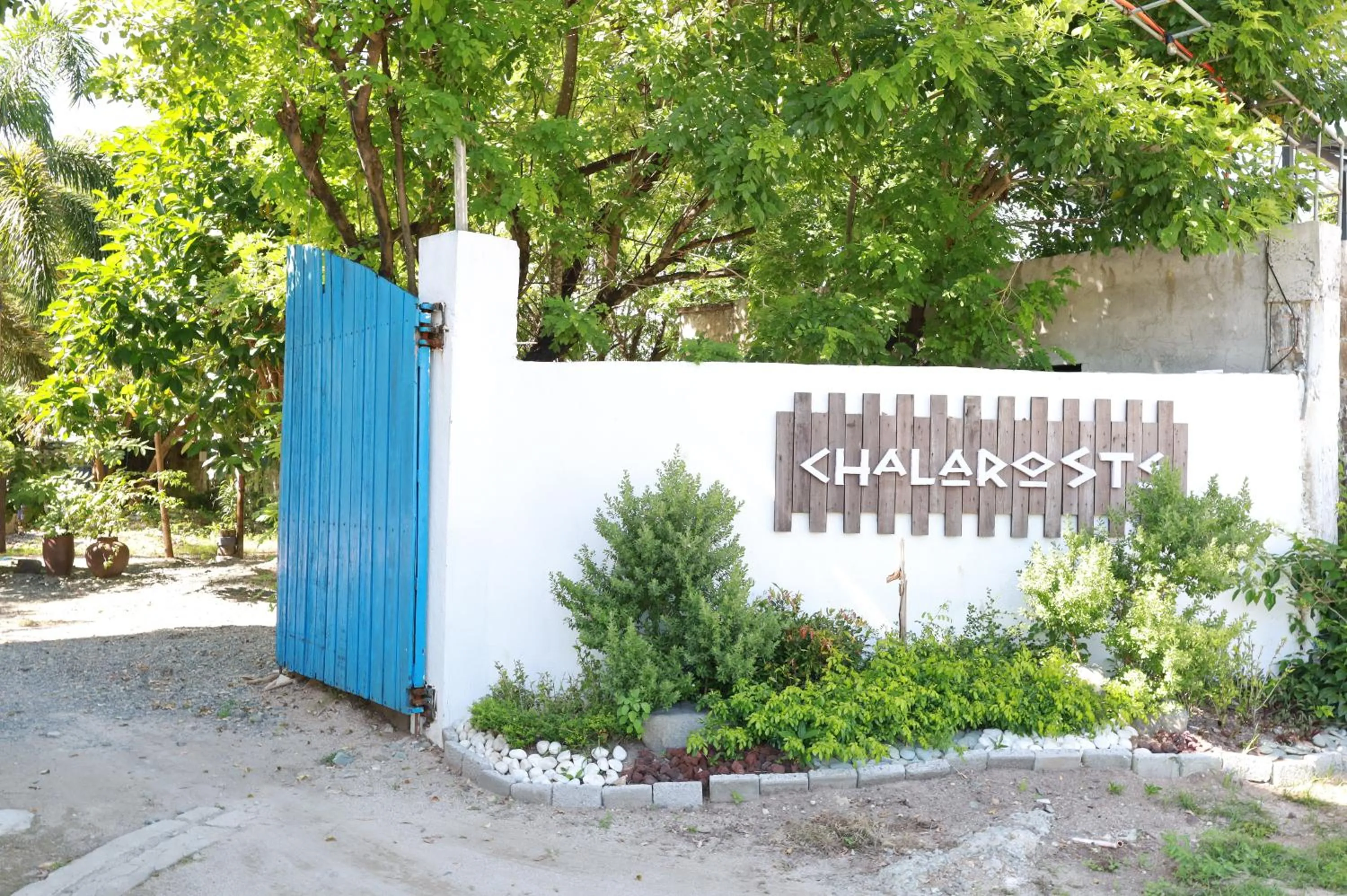 Facade/entrance in Chalaroste Place by SMS Hospitality