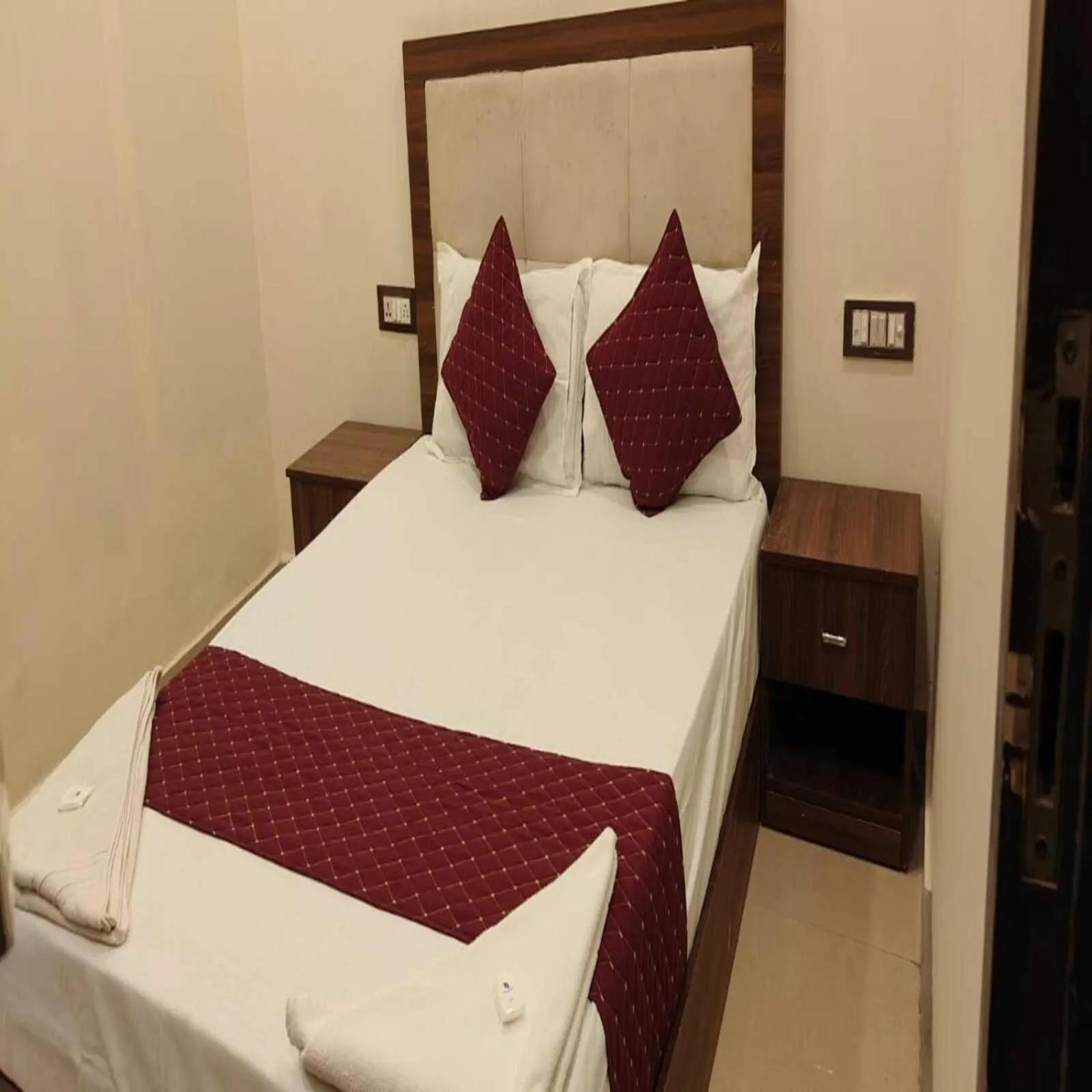 Bed in Hotel Blue Sky Residency