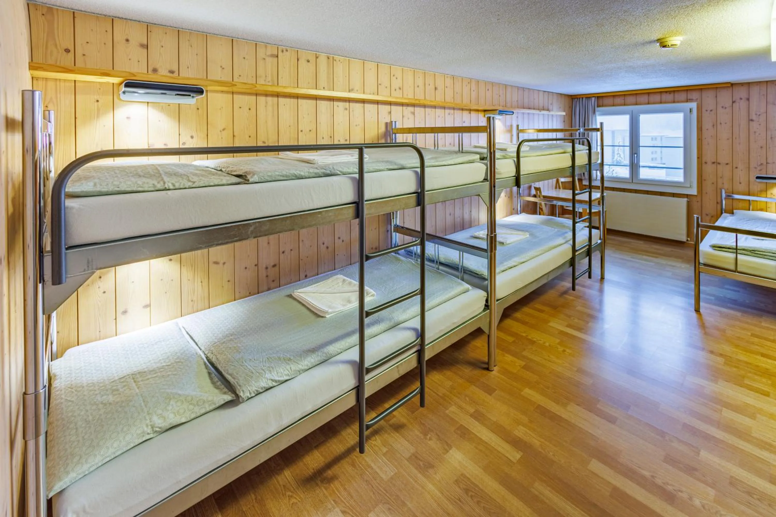 Bedroom, Bed in Engelberg Youth Hostel