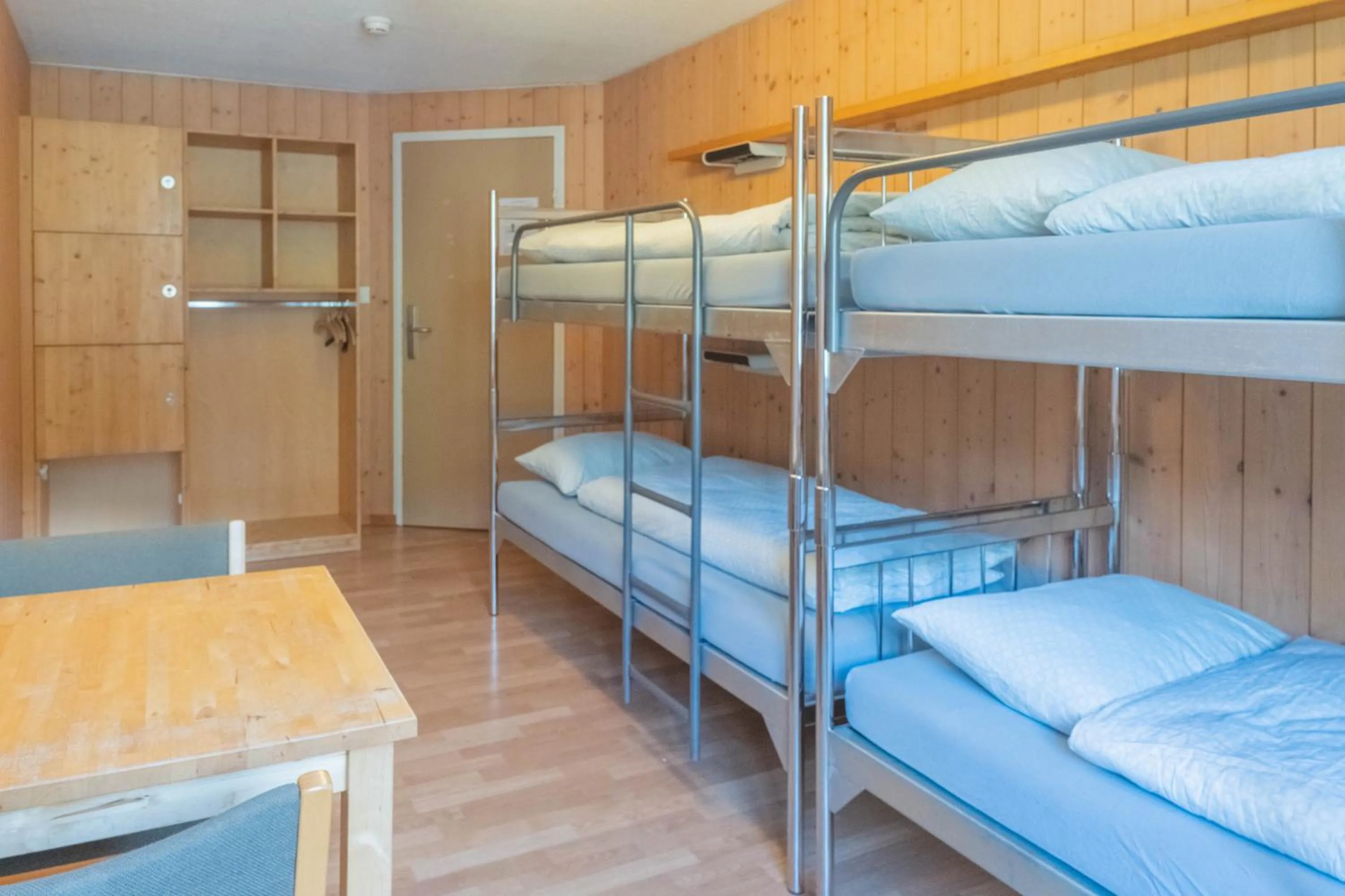 Photo of the whole room, Bed in Engelberg Youth Hostel