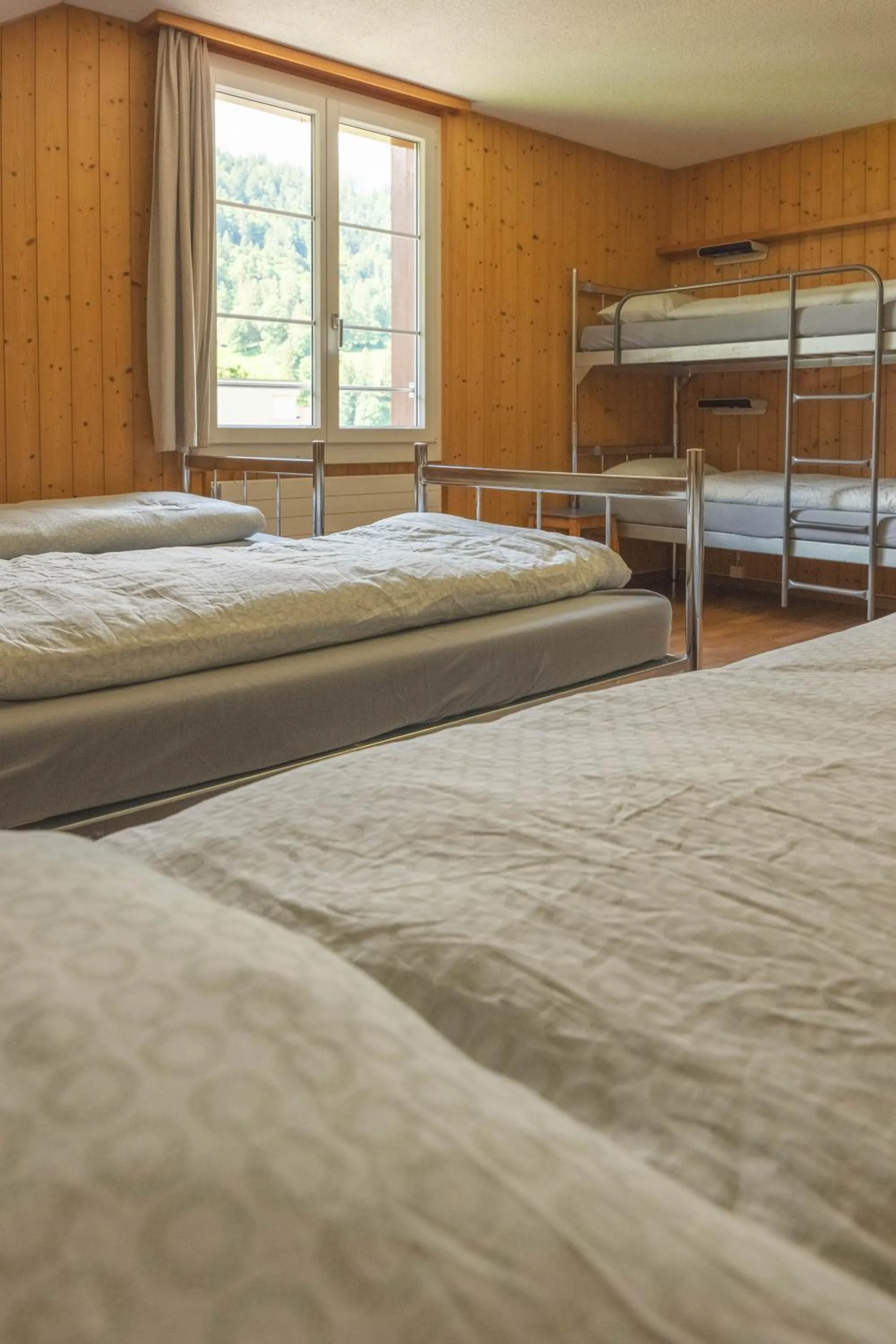 Bedroom, Bed in Engelberg Youth Hostel