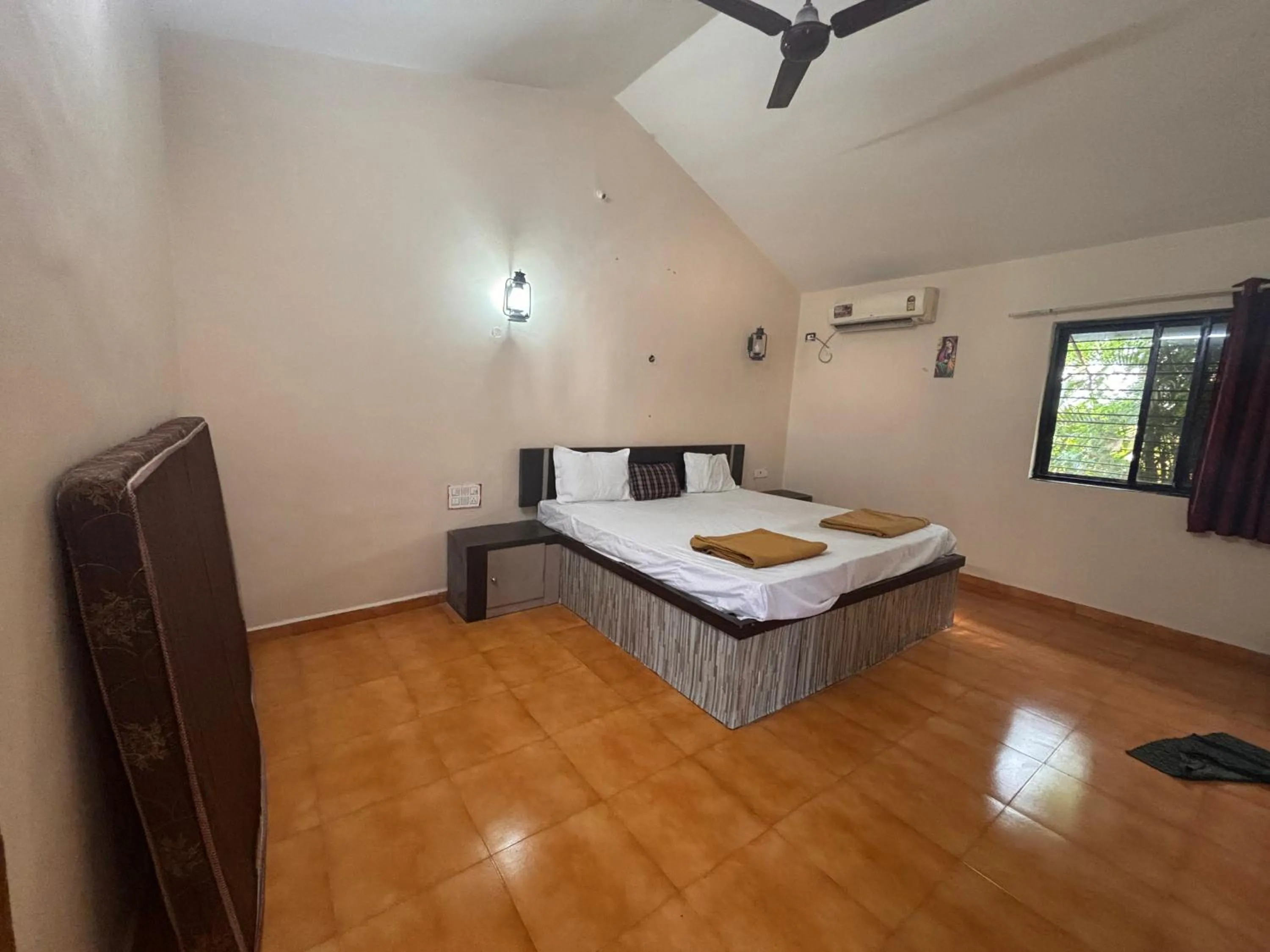 Bed in Hotel Sai Plaza