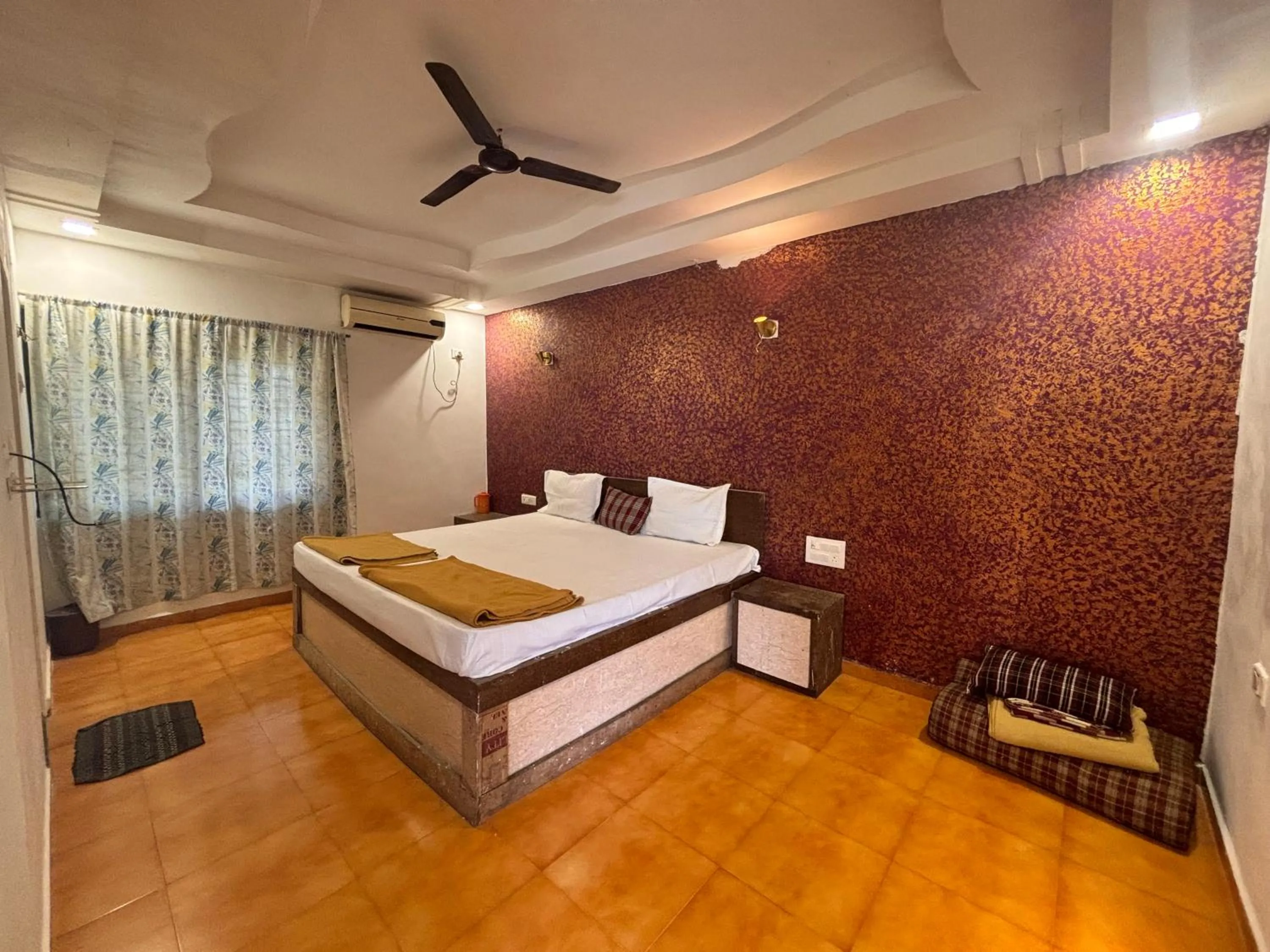 Bed in Hotel Sai Plaza