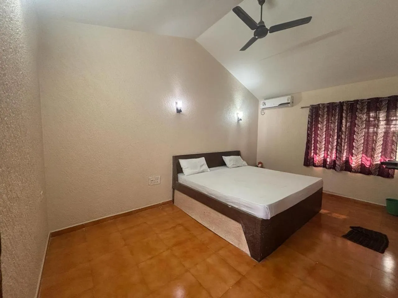 Bed in Hotel Sai Plaza