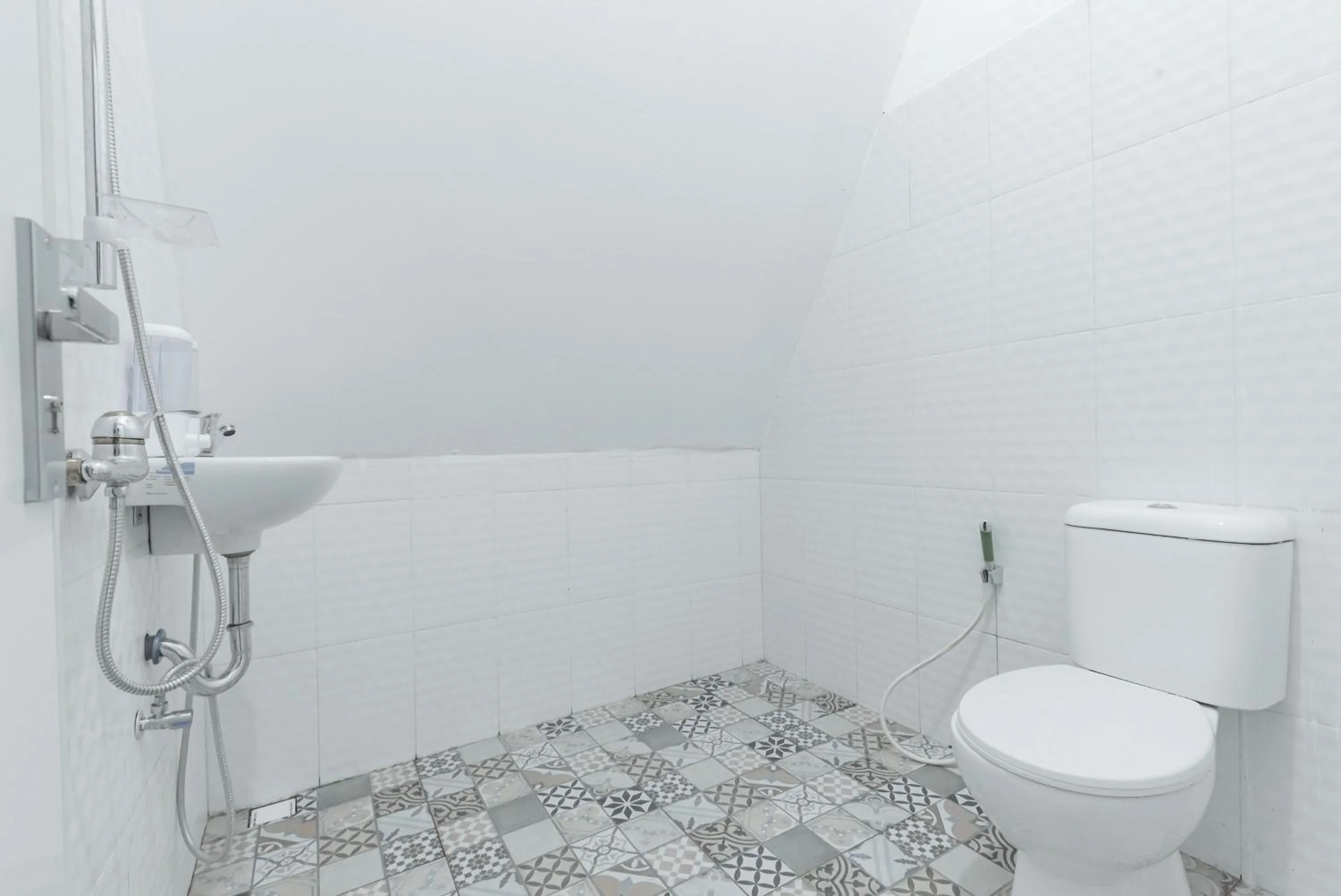 Bathroom in RedDoorz Syariah Plus Near Sukabumi Station