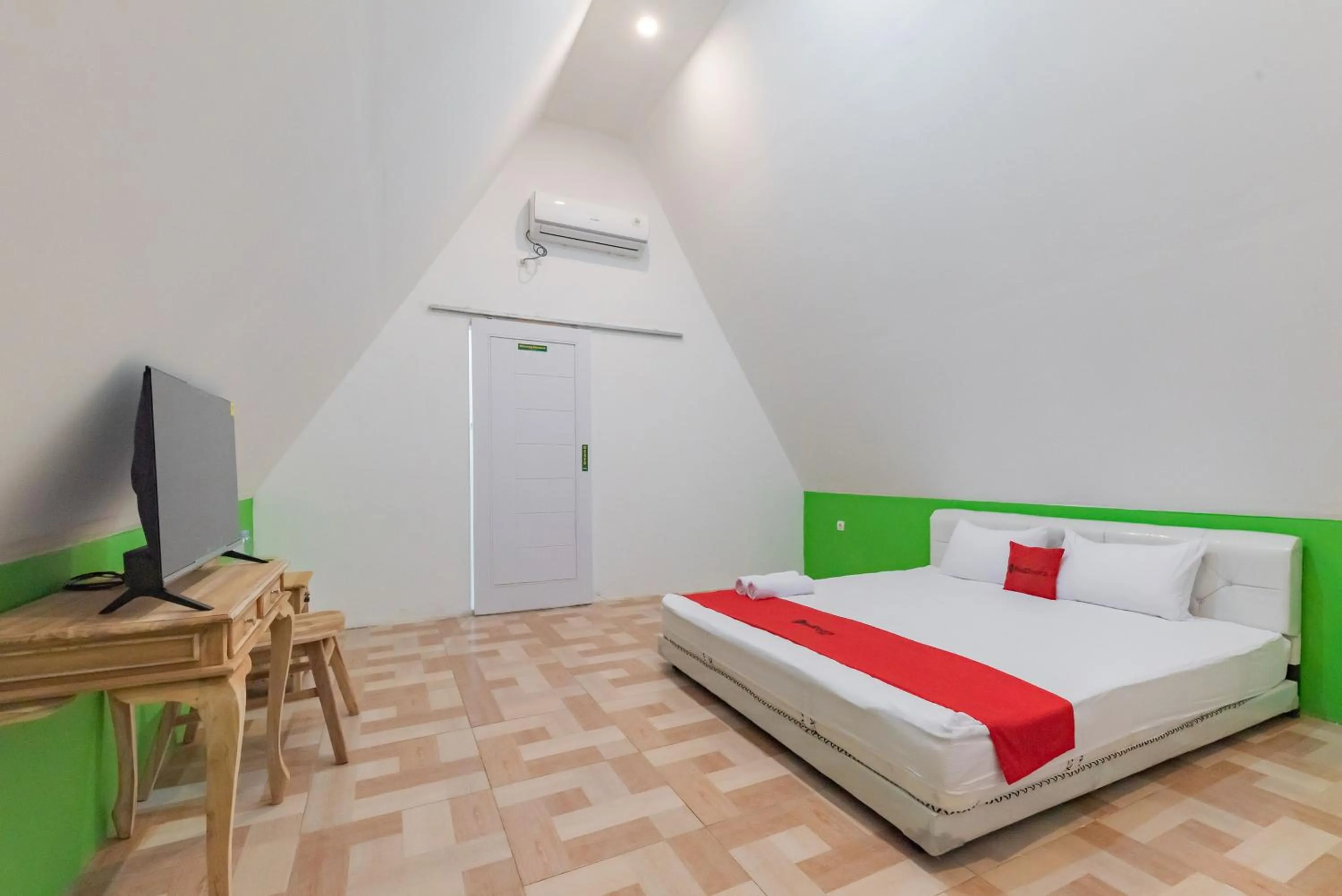 Bed in RedDoorz Syariah Plus Near Sukabumi Station