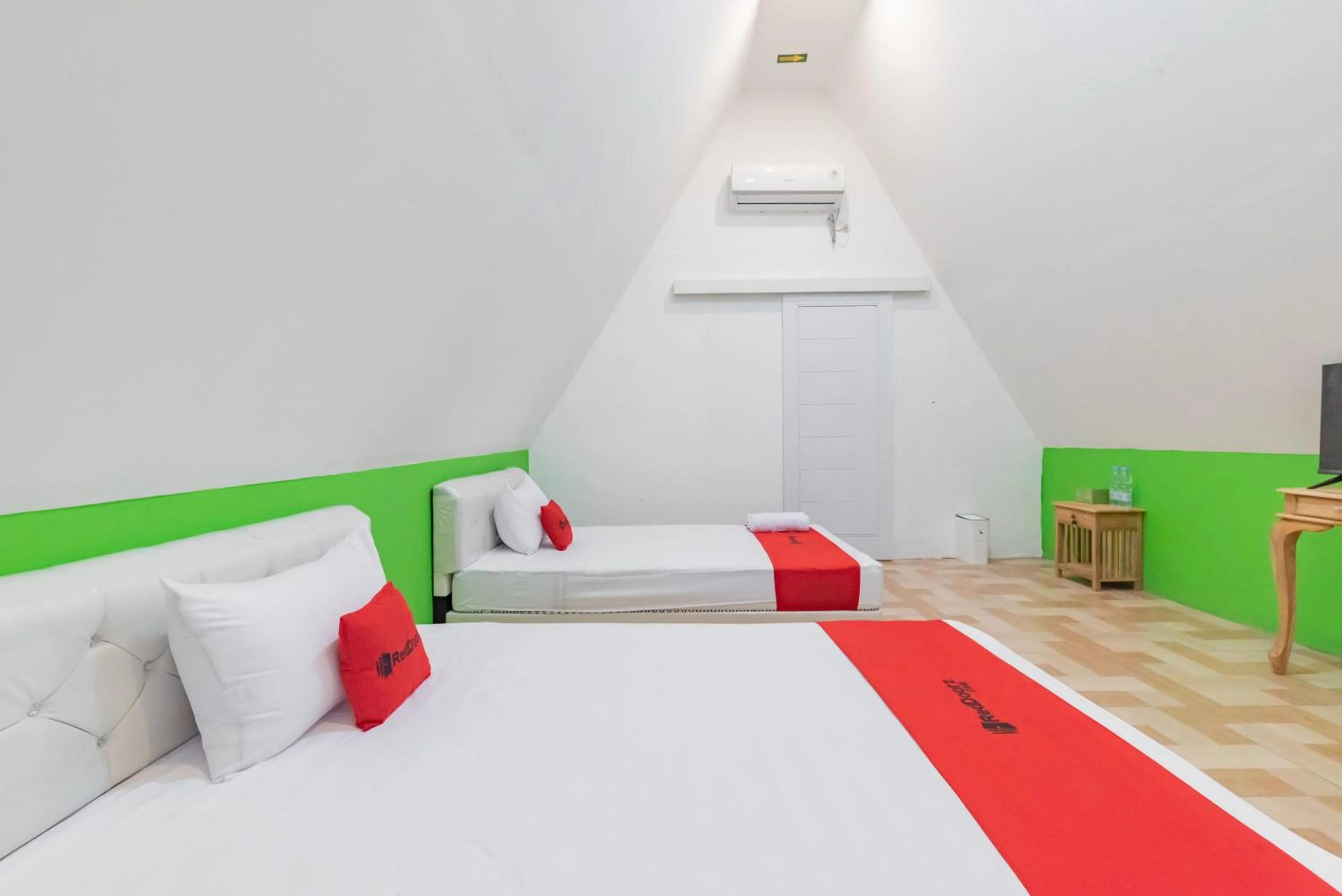 Bed in RedDoorz Syariah Plus Near Sukabumi Station