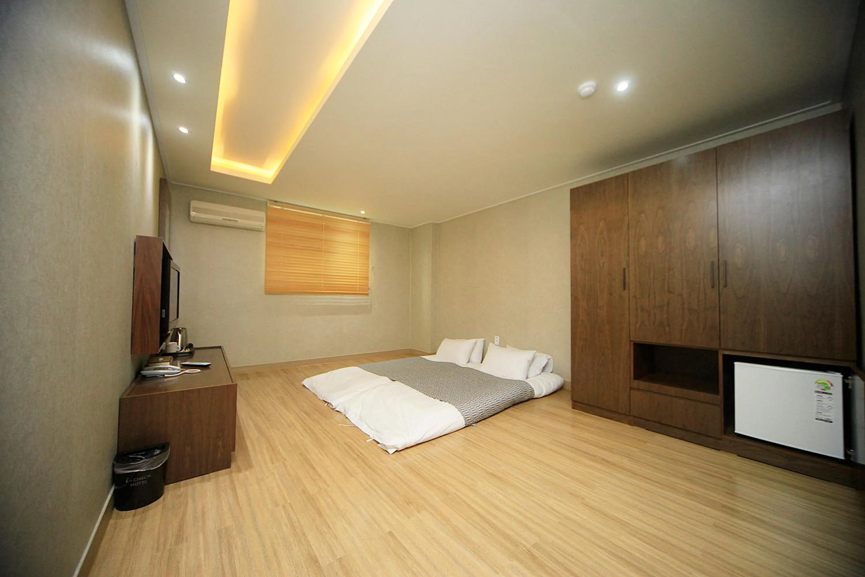 Bedroom, Bed in I-check Hyunjin Hotel
