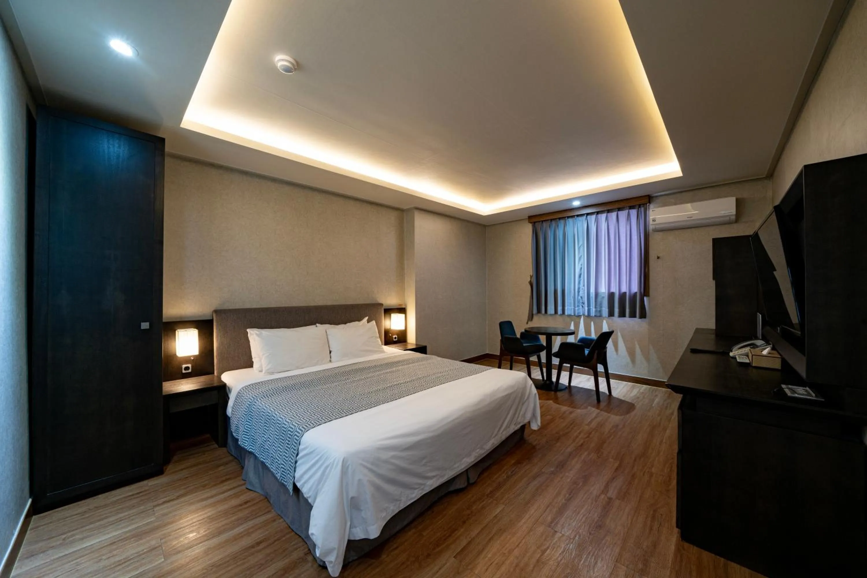 City view, Bed in I-check Hyunjin Hotel
