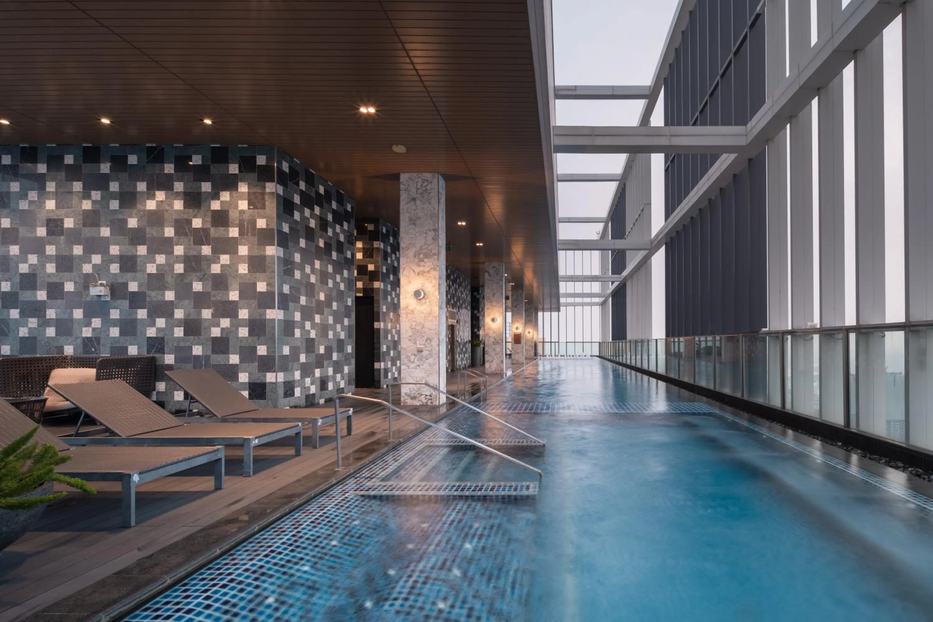 Swimming pool in Hampton Residence Next To Emporium