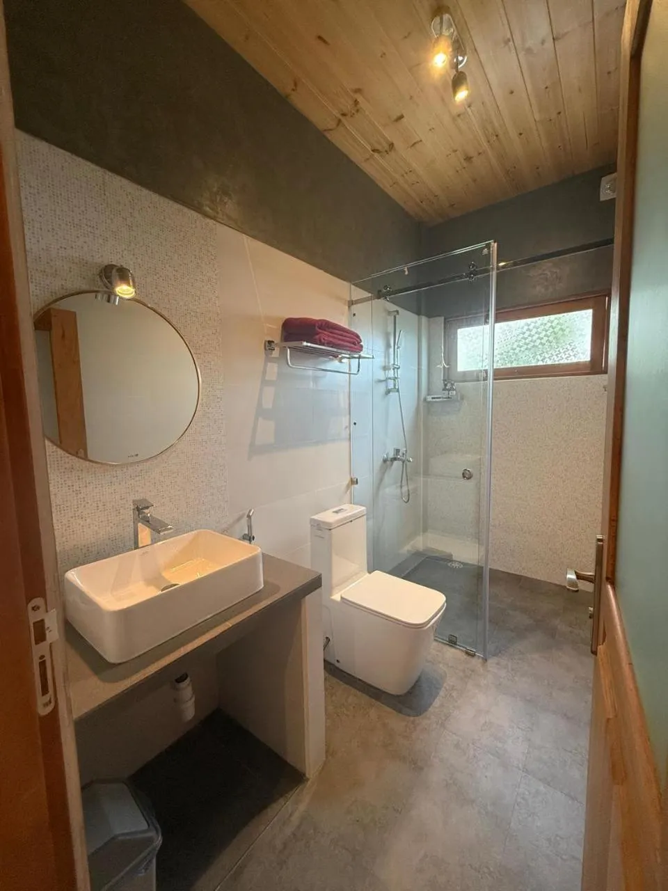 Shower in Weligama Ocean Breeze