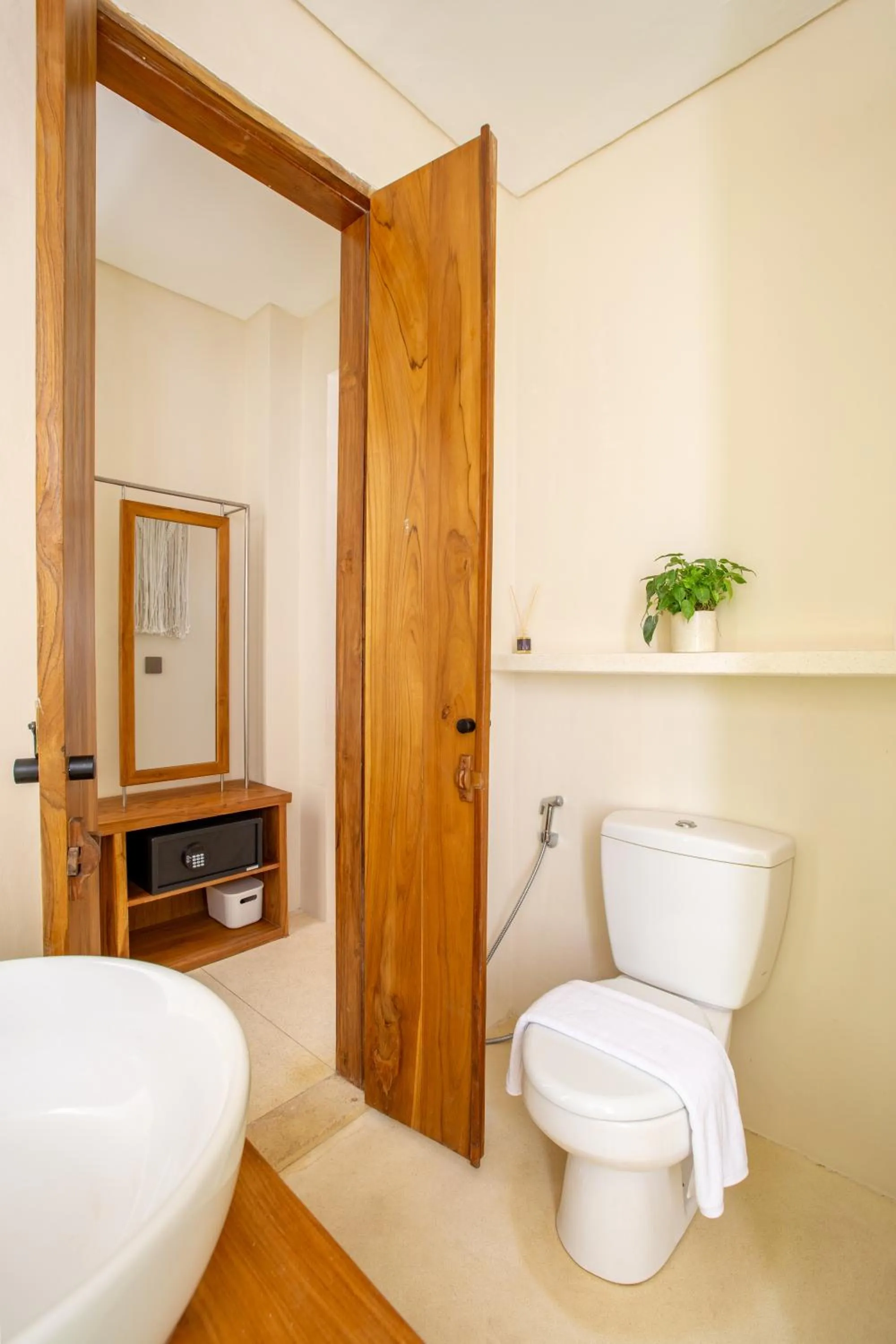 Toilet in Bingin Sebelas