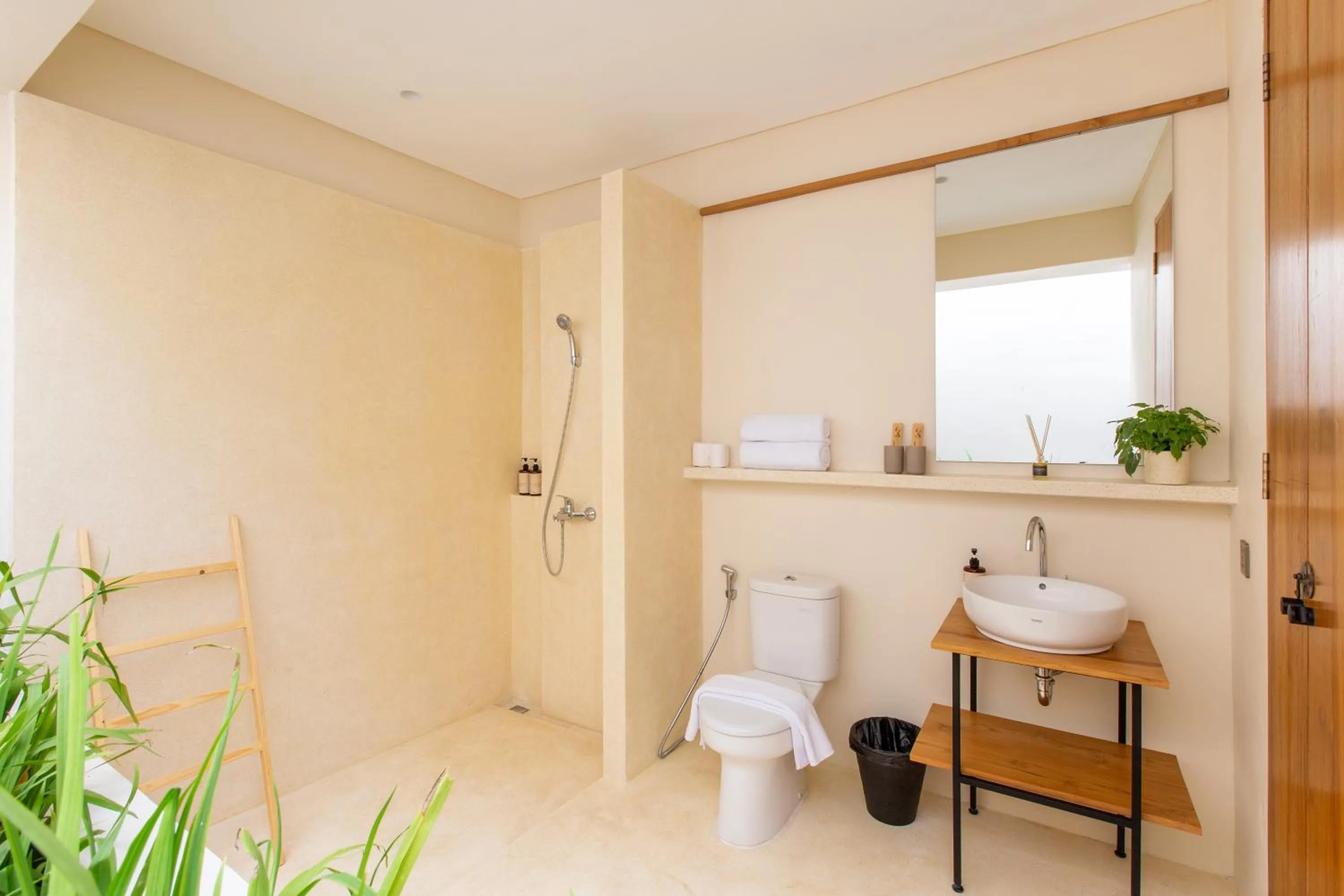 Toilet in Bingin Sebelas