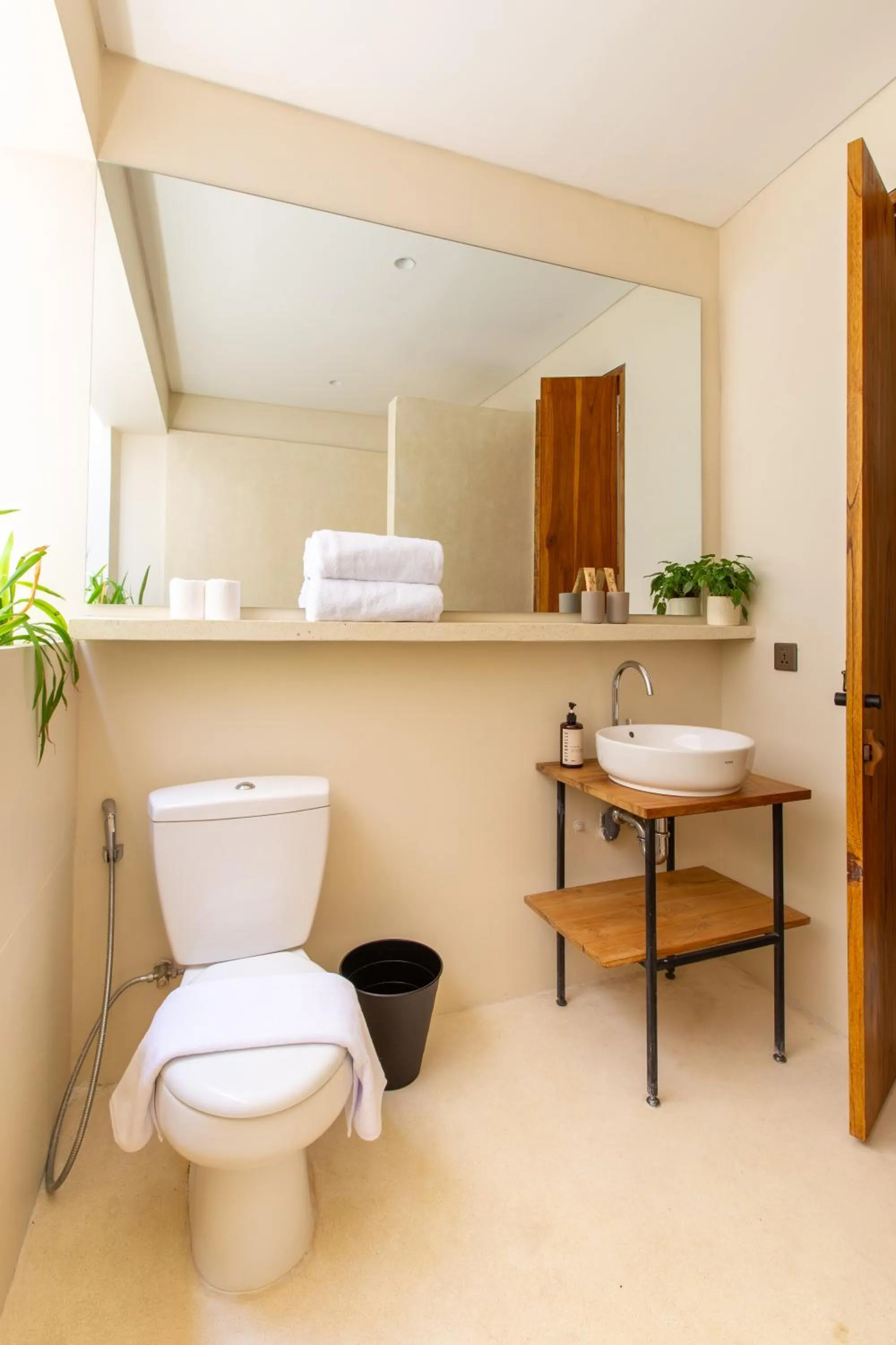 Toilet in Bingin Sebelas