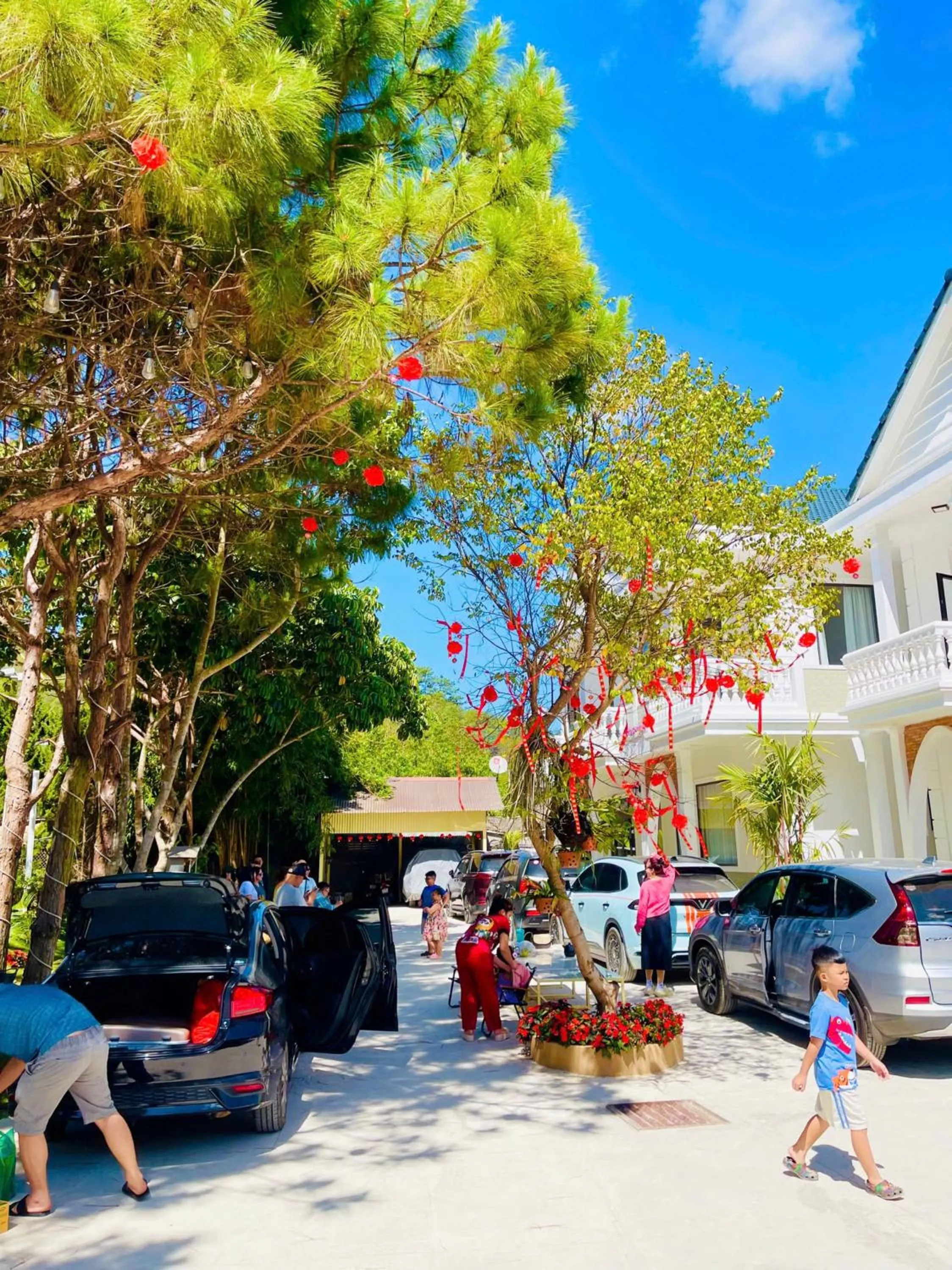 People in White Villa Đà Lạt
