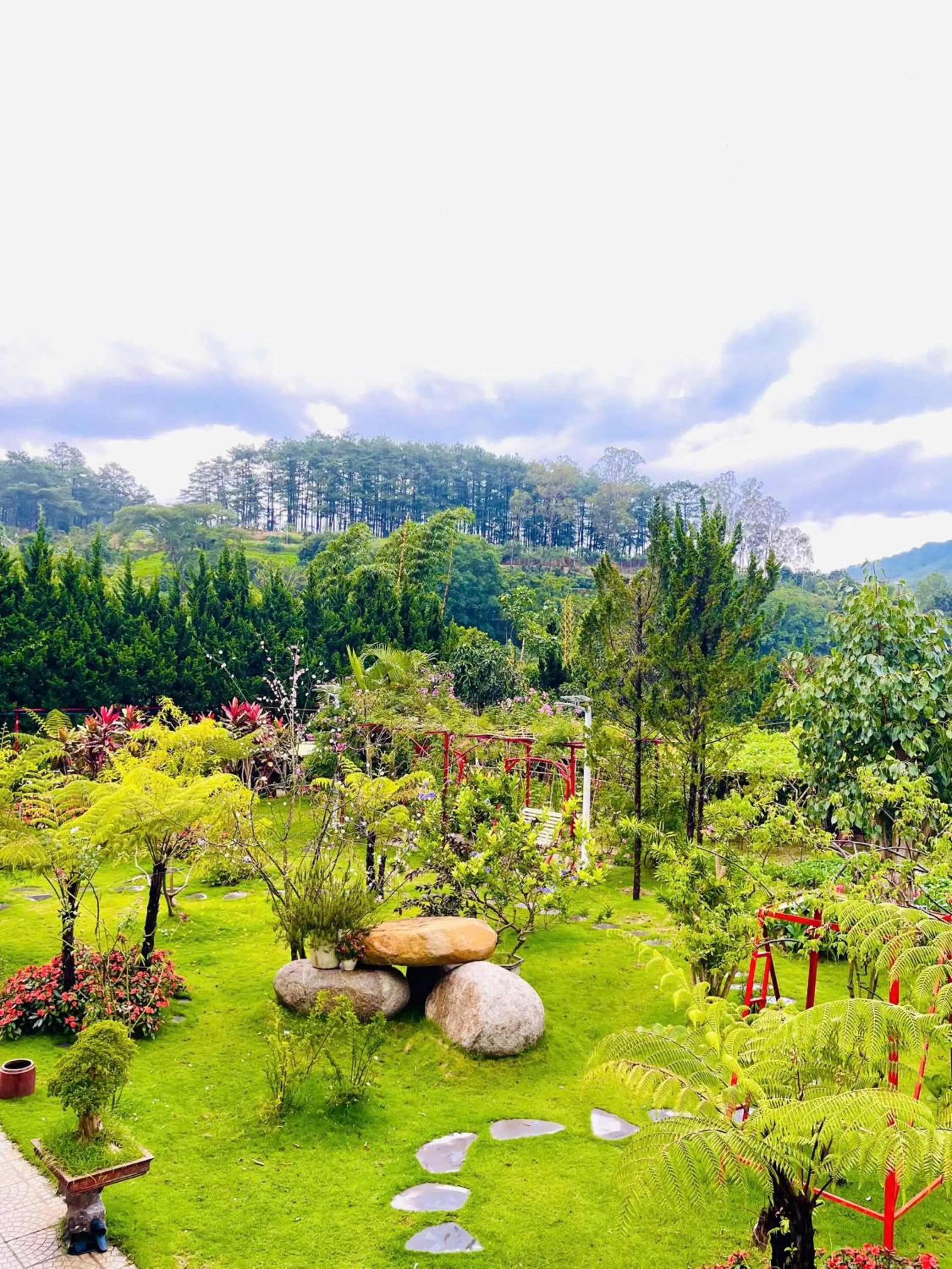 Garden in White Villa Đà Lạt