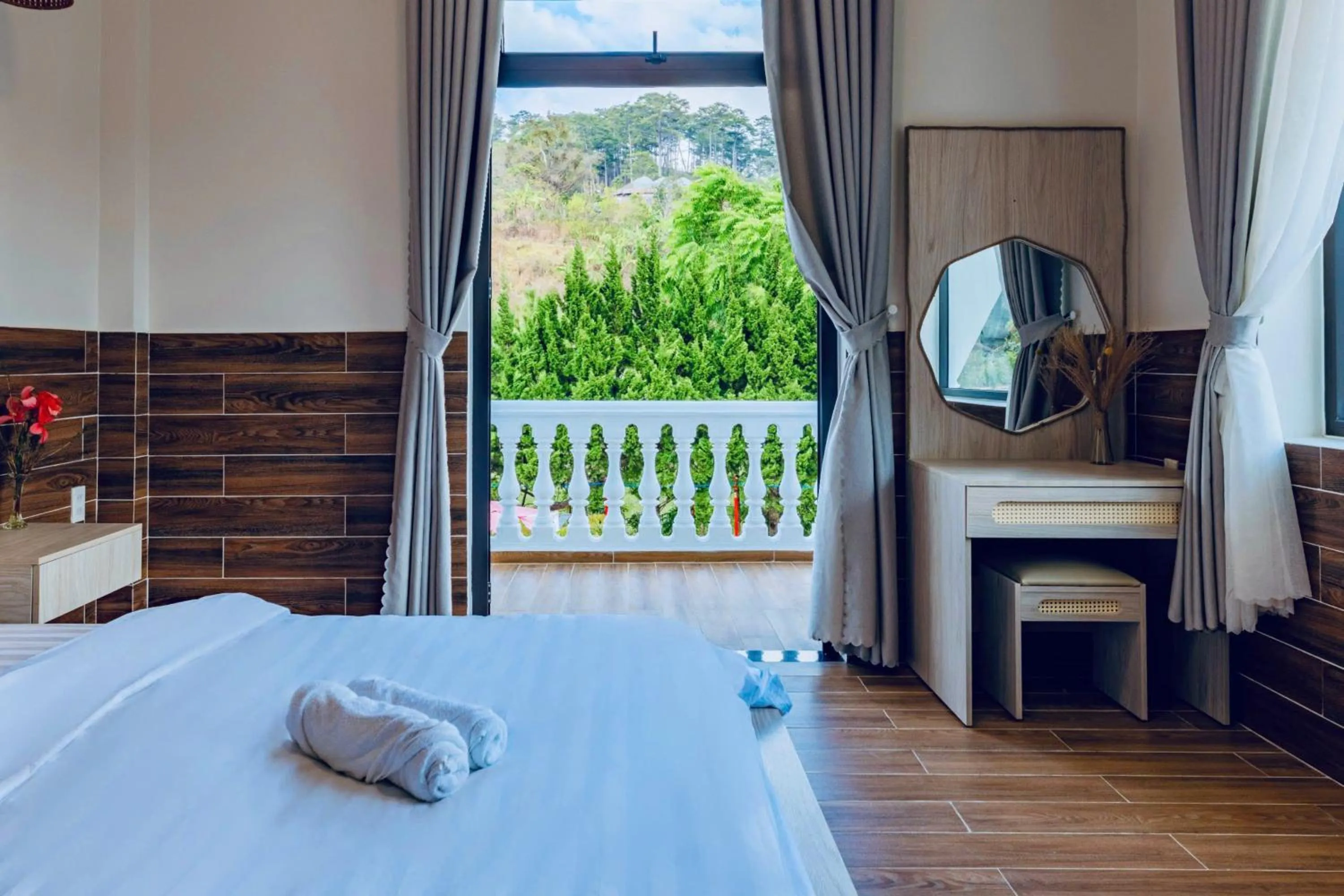 Balcony/Terrace, Bed in White Villa Đà Lạt
