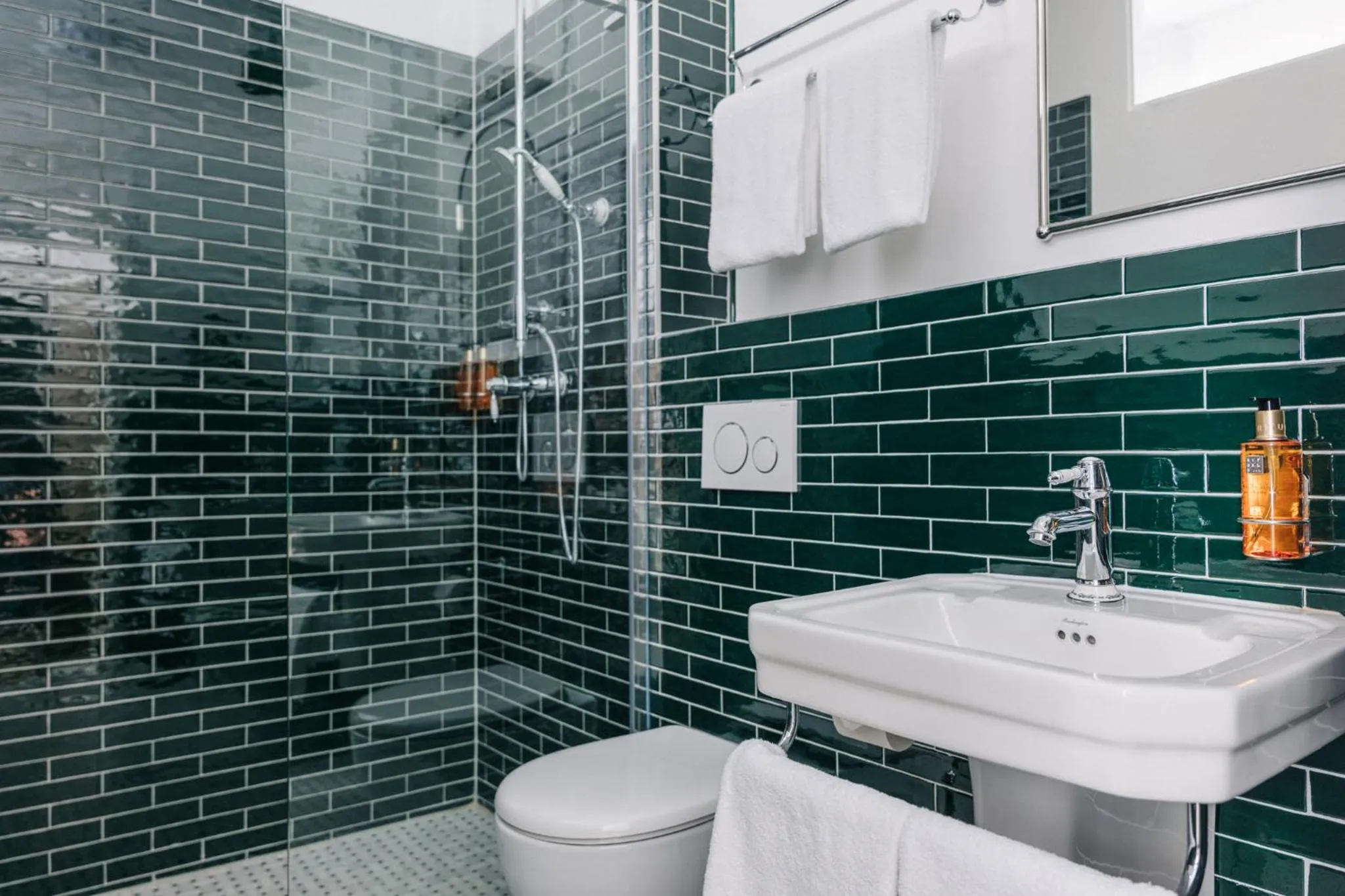 Shower in Homaris East Side