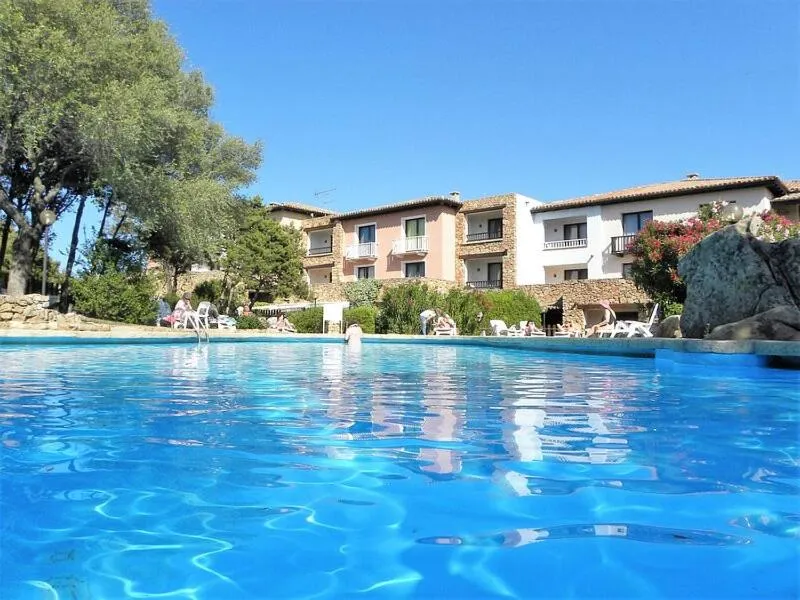 Swimming pool in Residence Gardens