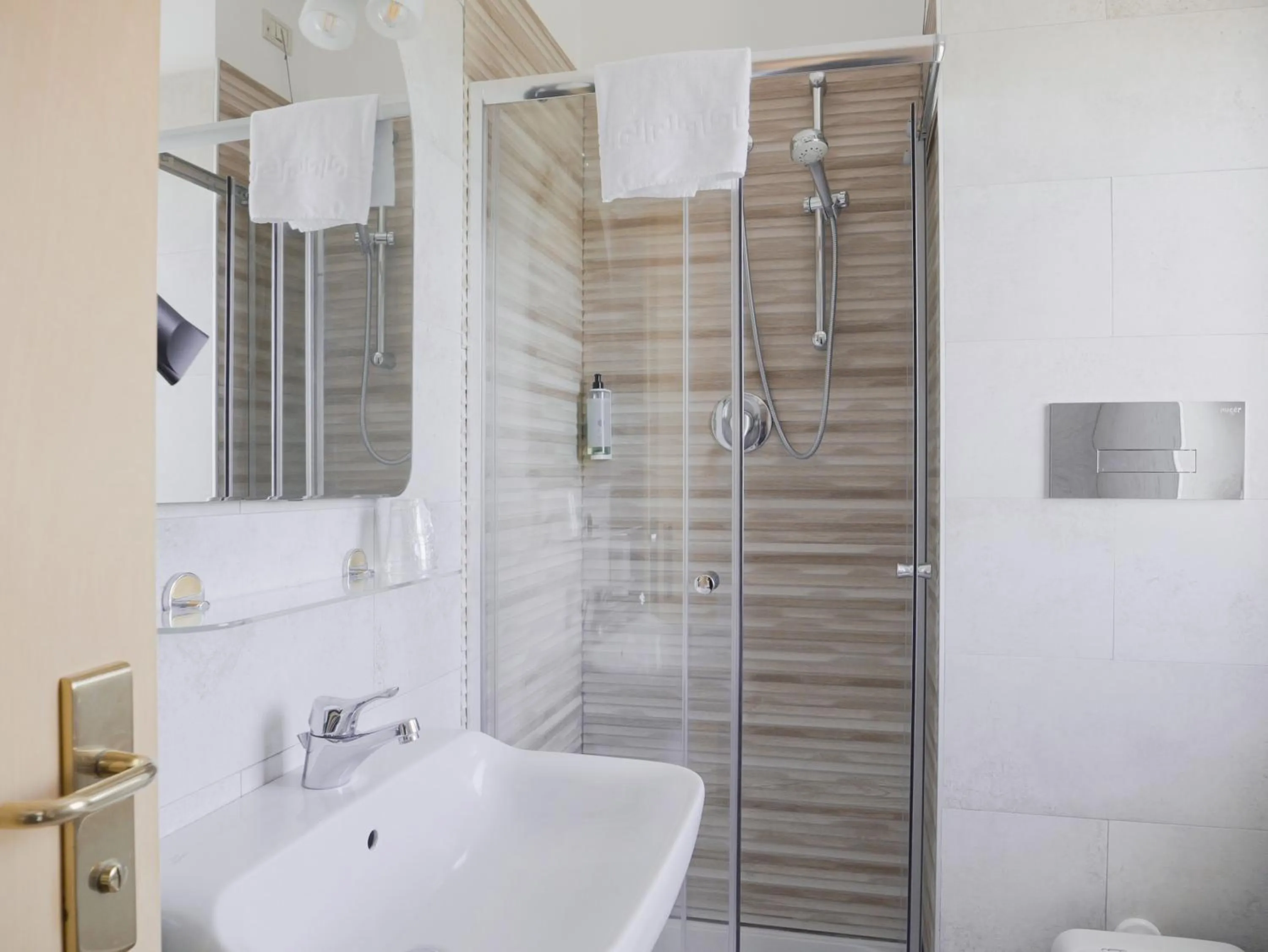 Shower in Giardino Dei Principi d'Abruzzo