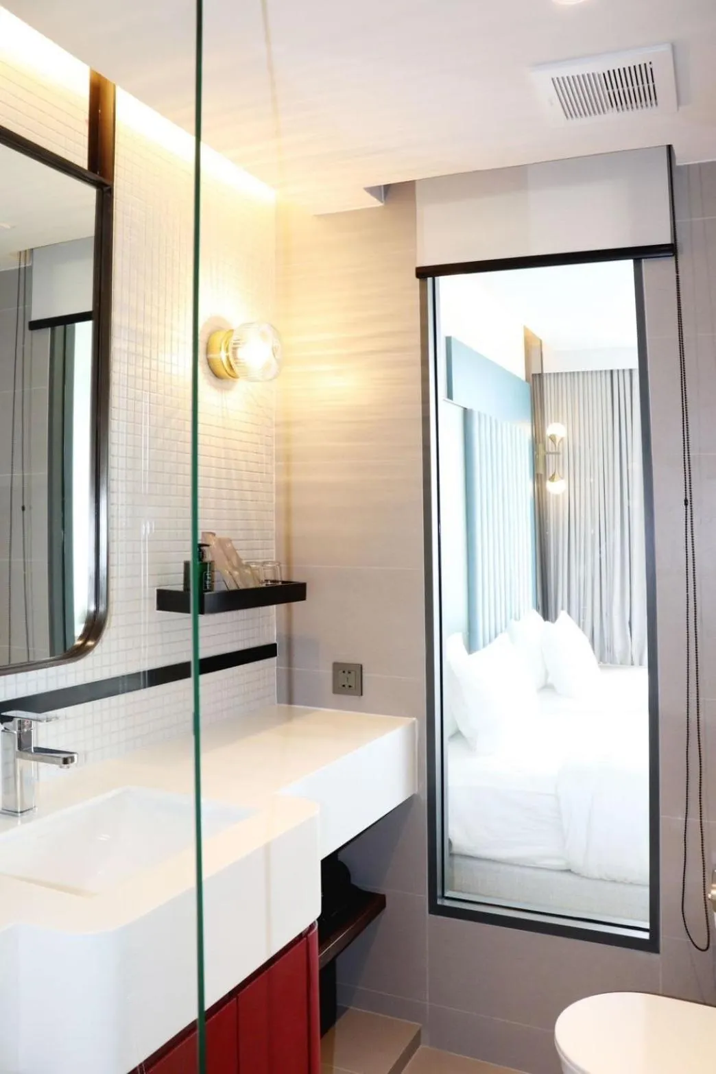 Toilet, Bed in The Quarter Ratchayothin by UHG