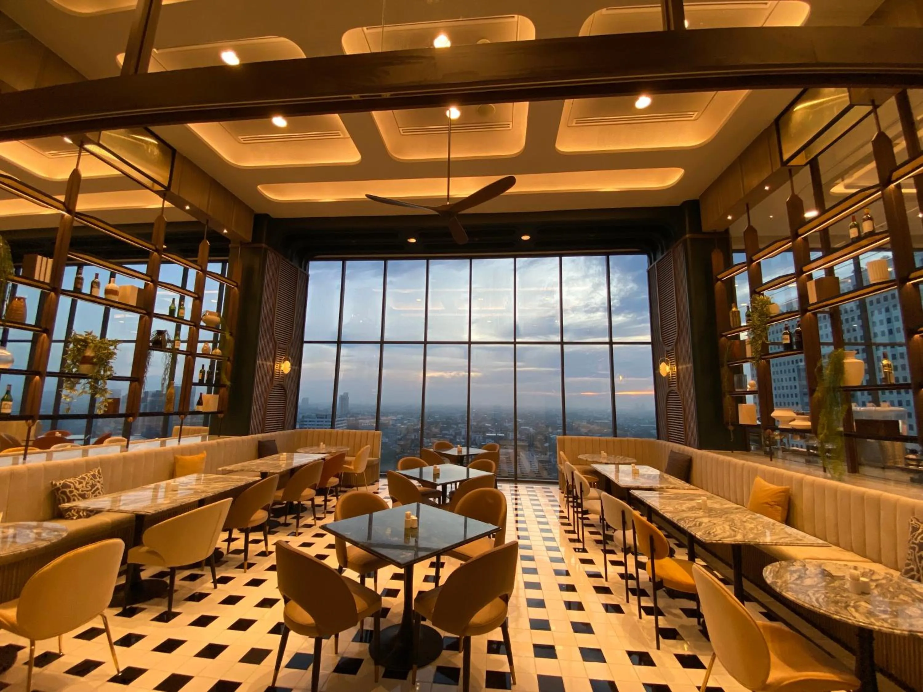 Breakfast in The Quarter Ratchayothin by UHG