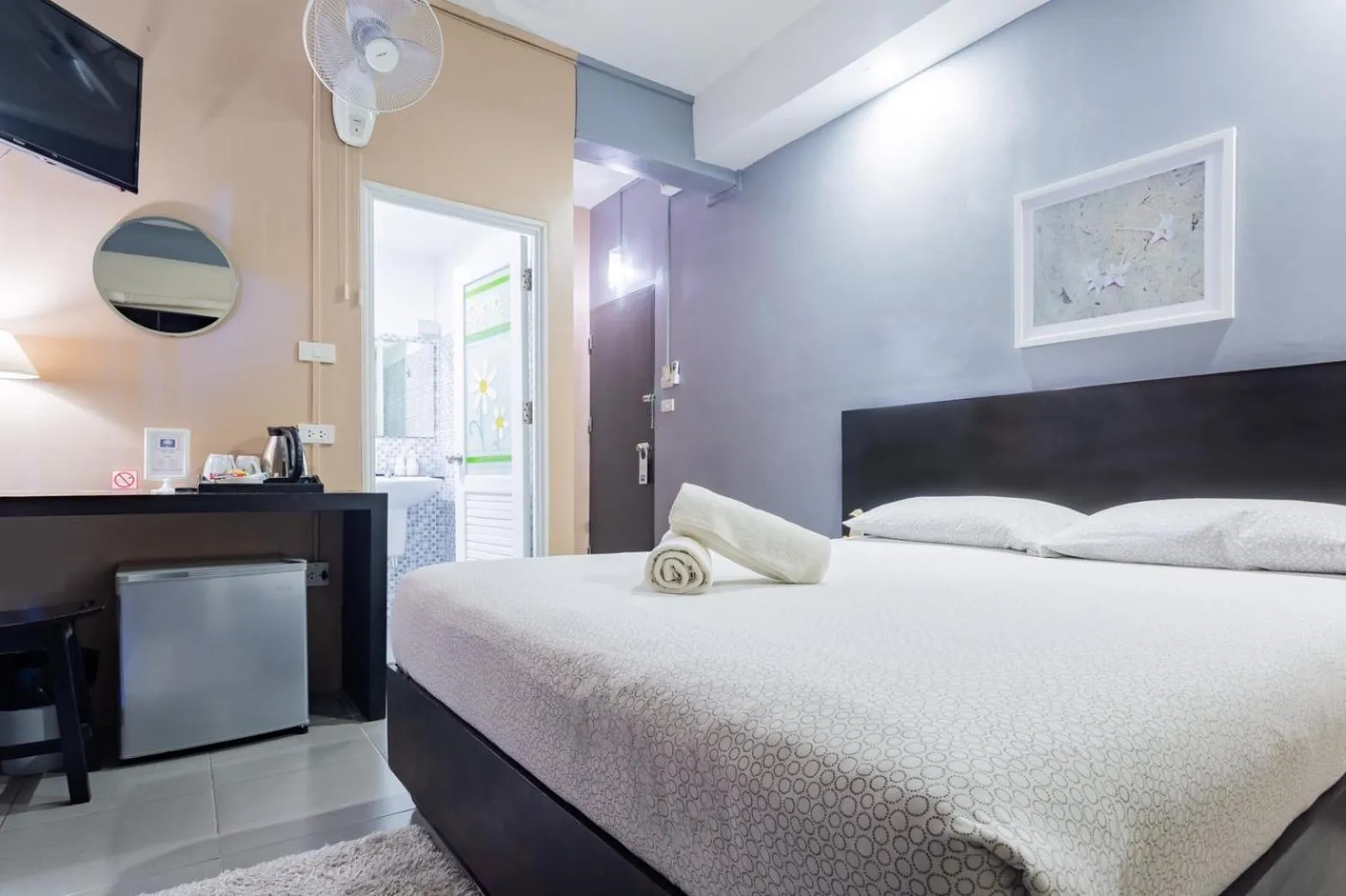 Bedroom, Bed in THE BEACH CHA AM Guest House