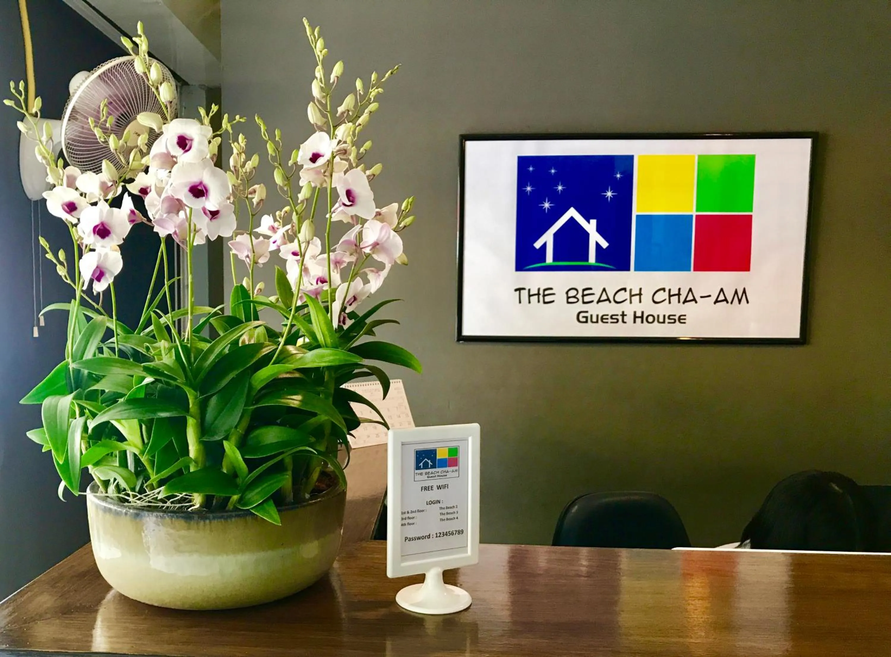 Lobby or reception in THE BEACH CHA AM Guest House