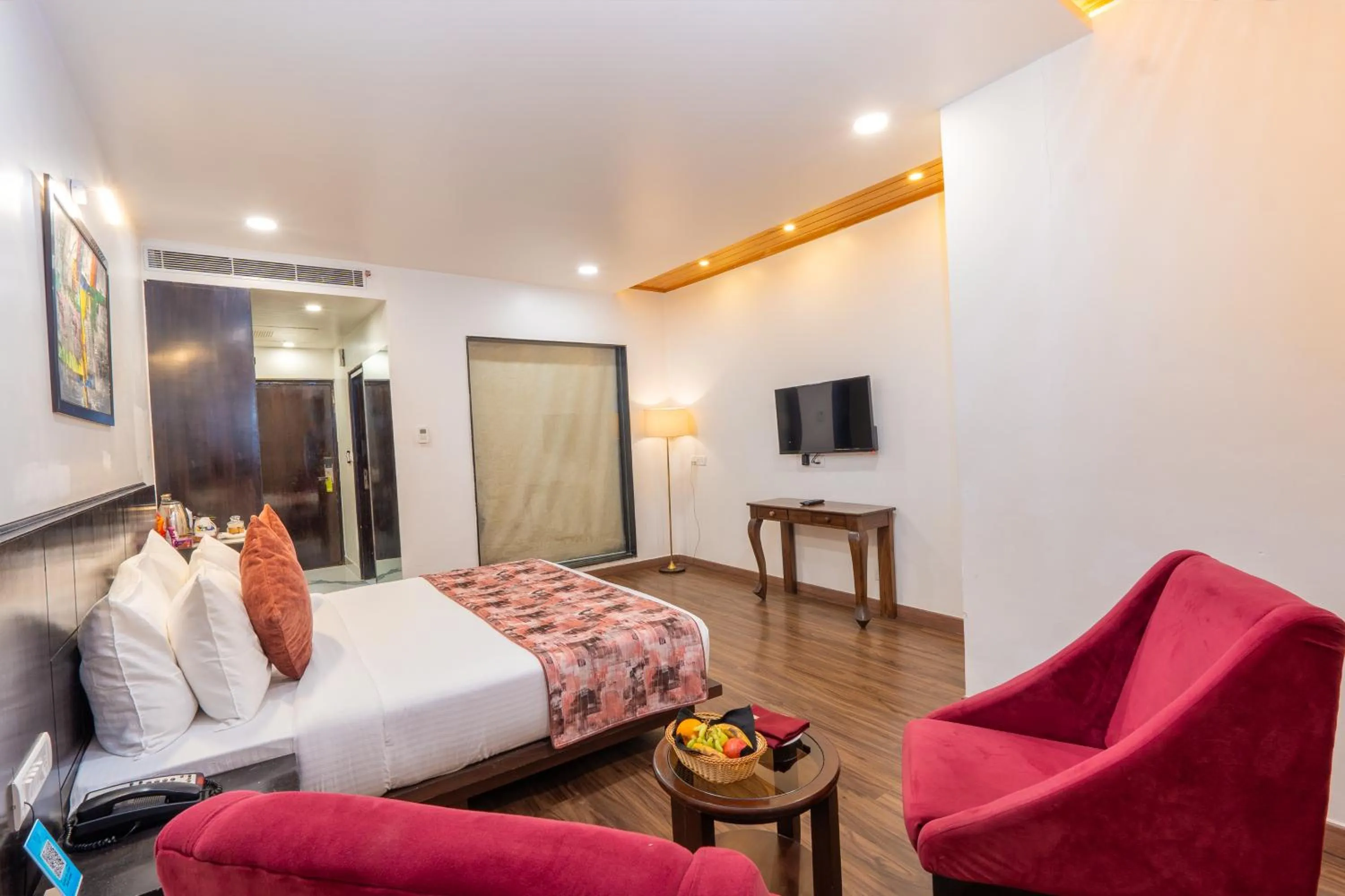 Evening entertainment, Bed in Woodrock Luxury Boutique Hotel